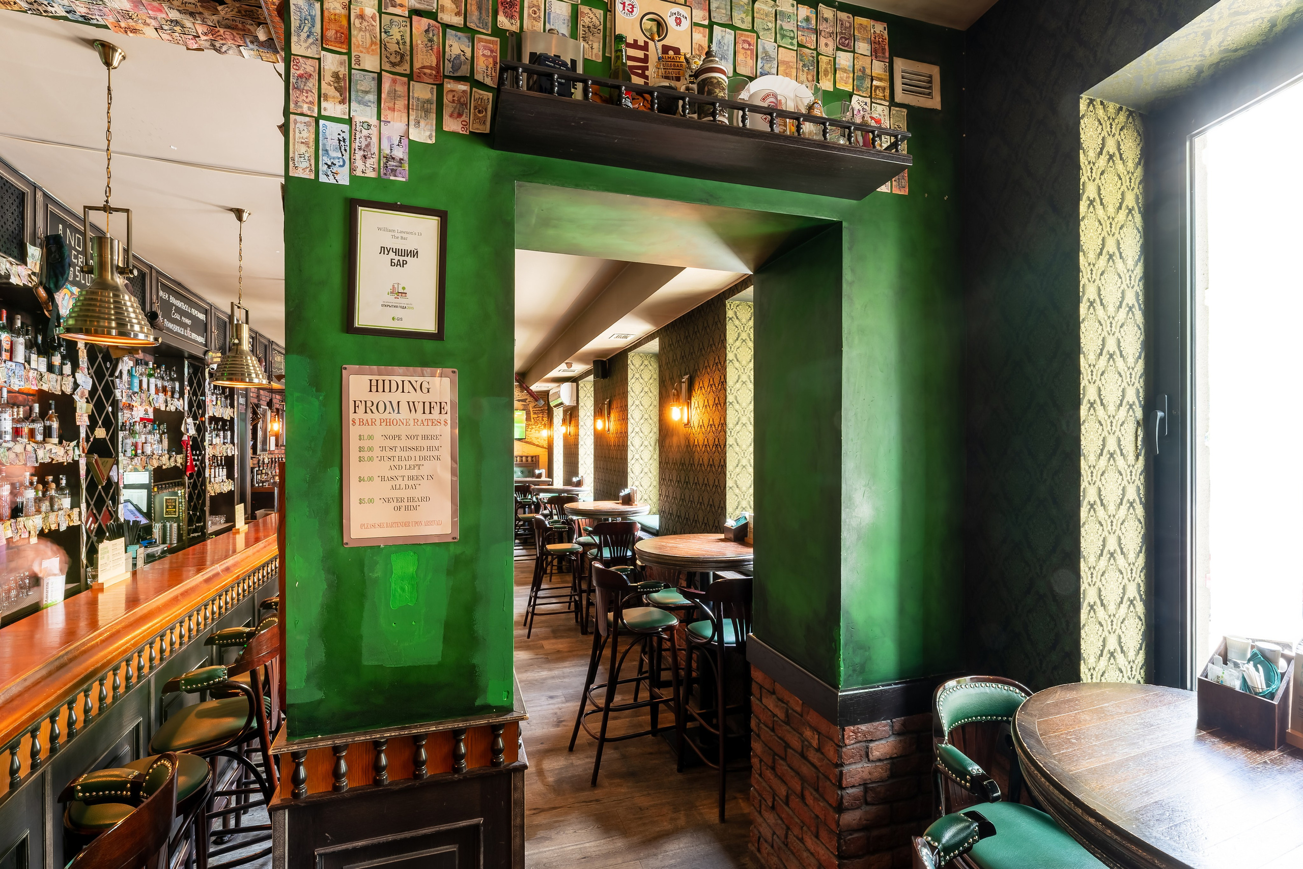 Алматы, William Lawson's 13 — легендарный паб, открытый в 2015 году, ставший вторым домом для многих алматинцев, Алматы, июнь 2024. Интерьерный фотограф Алматы