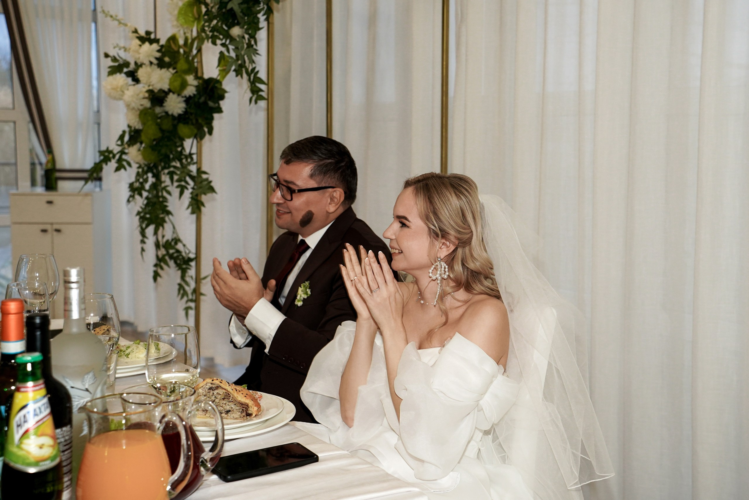 Свадебная фотосессия «4 часа». Отель Резиденция в Ростове-на-Дону. Кадры молодоженов на природе. Фотосессия банкета 1 час. Свадебный фотограф в Ростове-на-Дону. Таинство Крещения и Венчания, семейные фотосессии. Алёна Чёботова