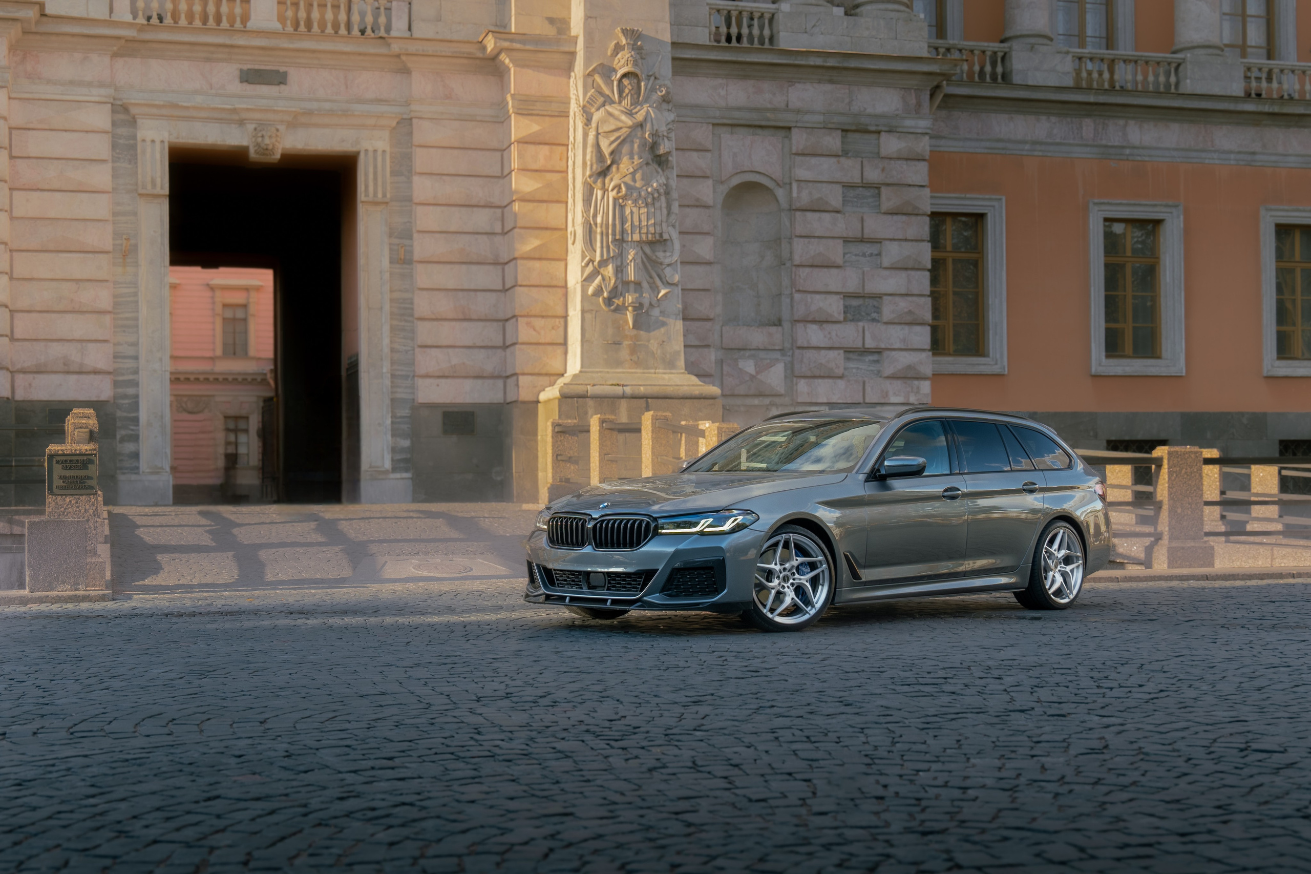 BMW 5 Series Touring. Автомобильный фотограф Алексей Хезеков