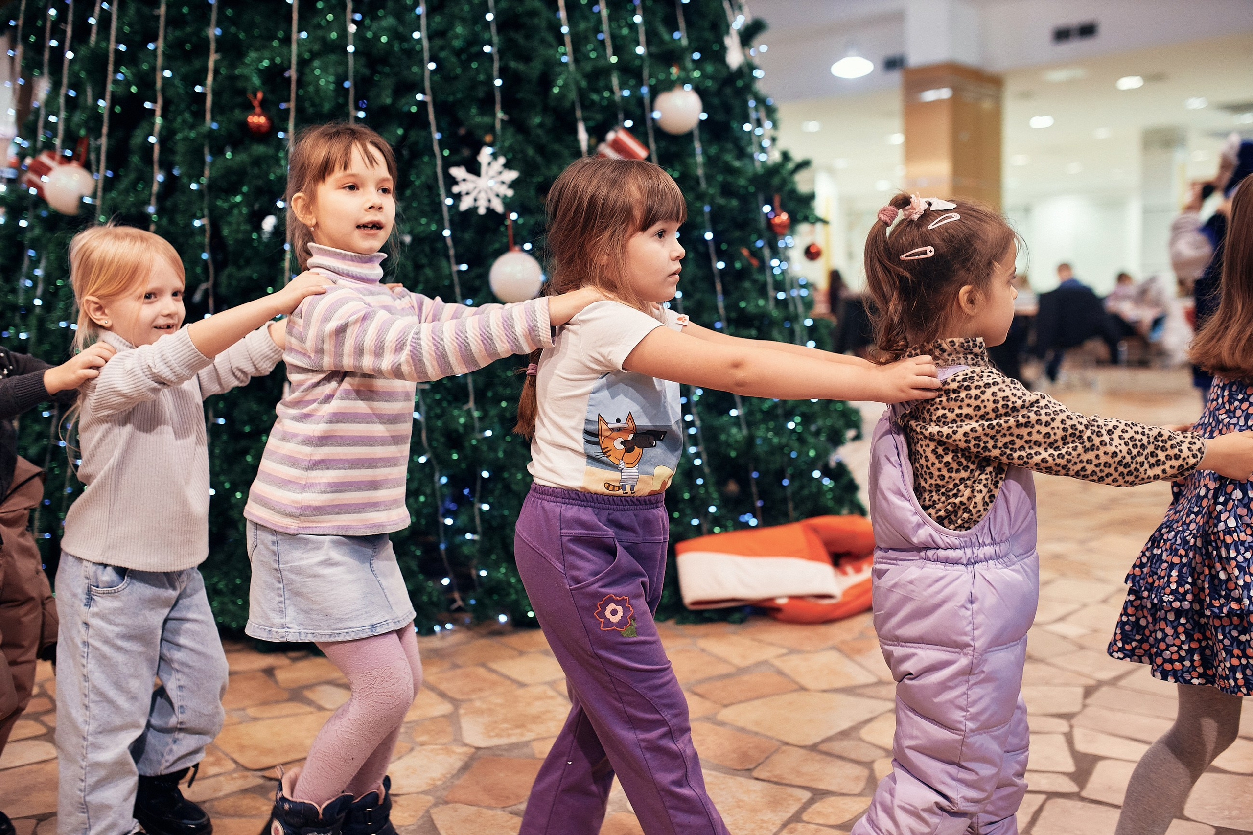 Детский новогодний праздник в ТЦ Июнь. Семейный и репортажной фотограф в Красноярске и Москве Виктор Бабинцев