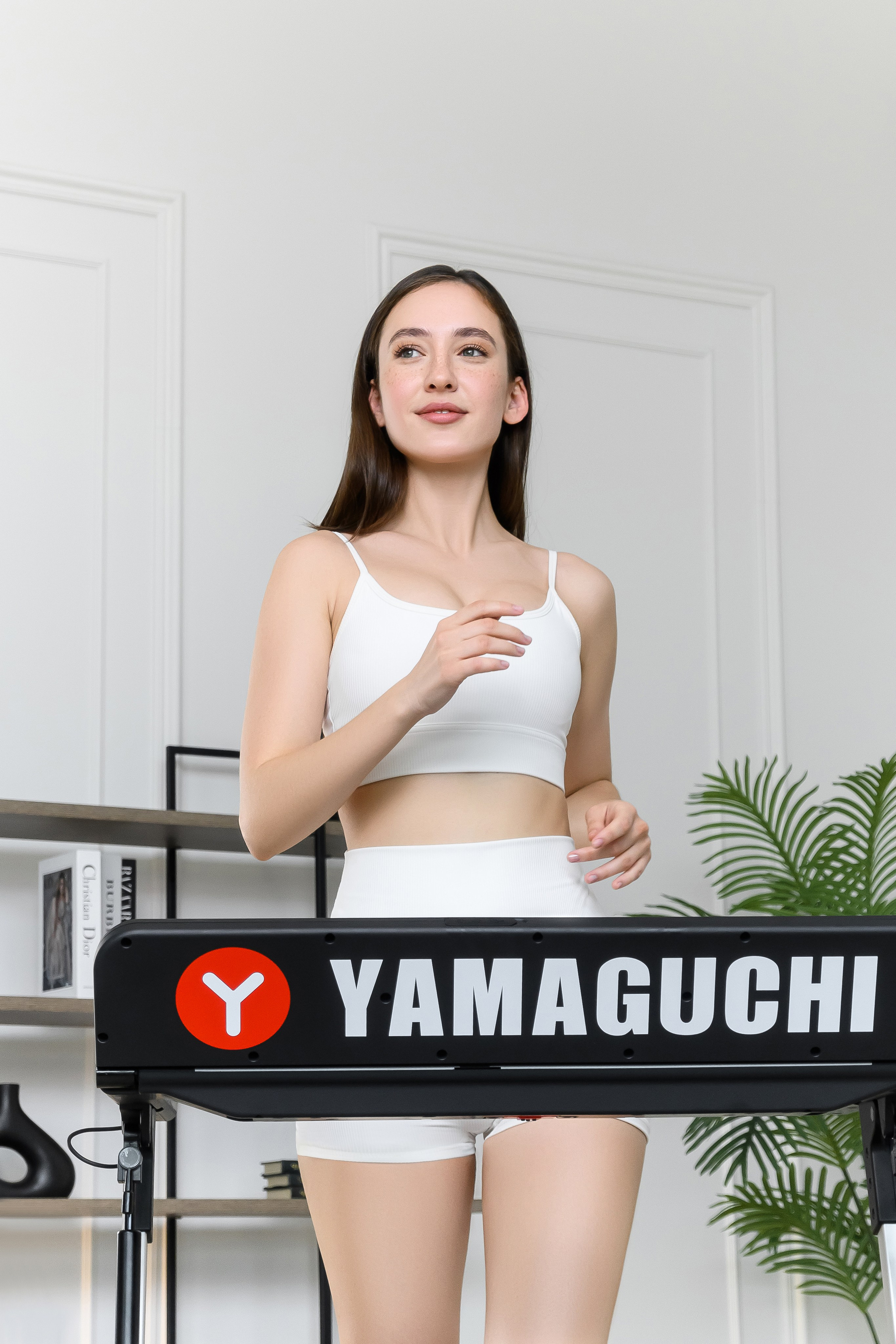 Съемка модели и товара с искусственным светом 2