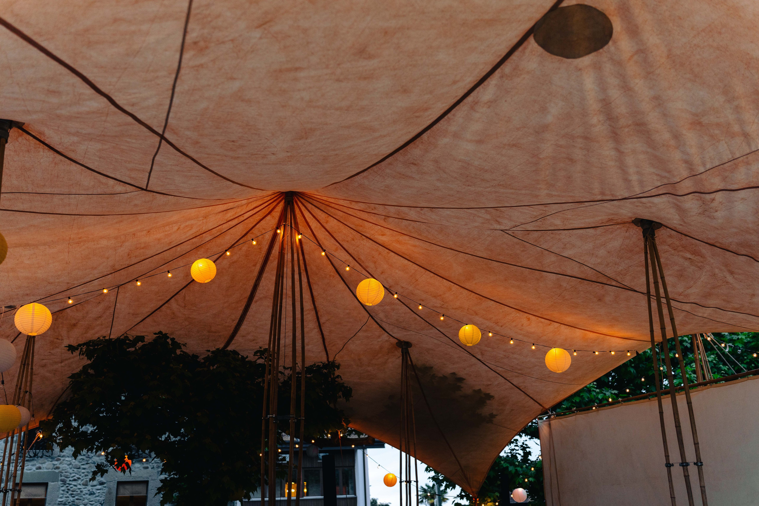 Nhi & Samuel | courtyard. Photographe de Mariage Professionnelle — Genève & Suisse Romande | Tanya Creator
