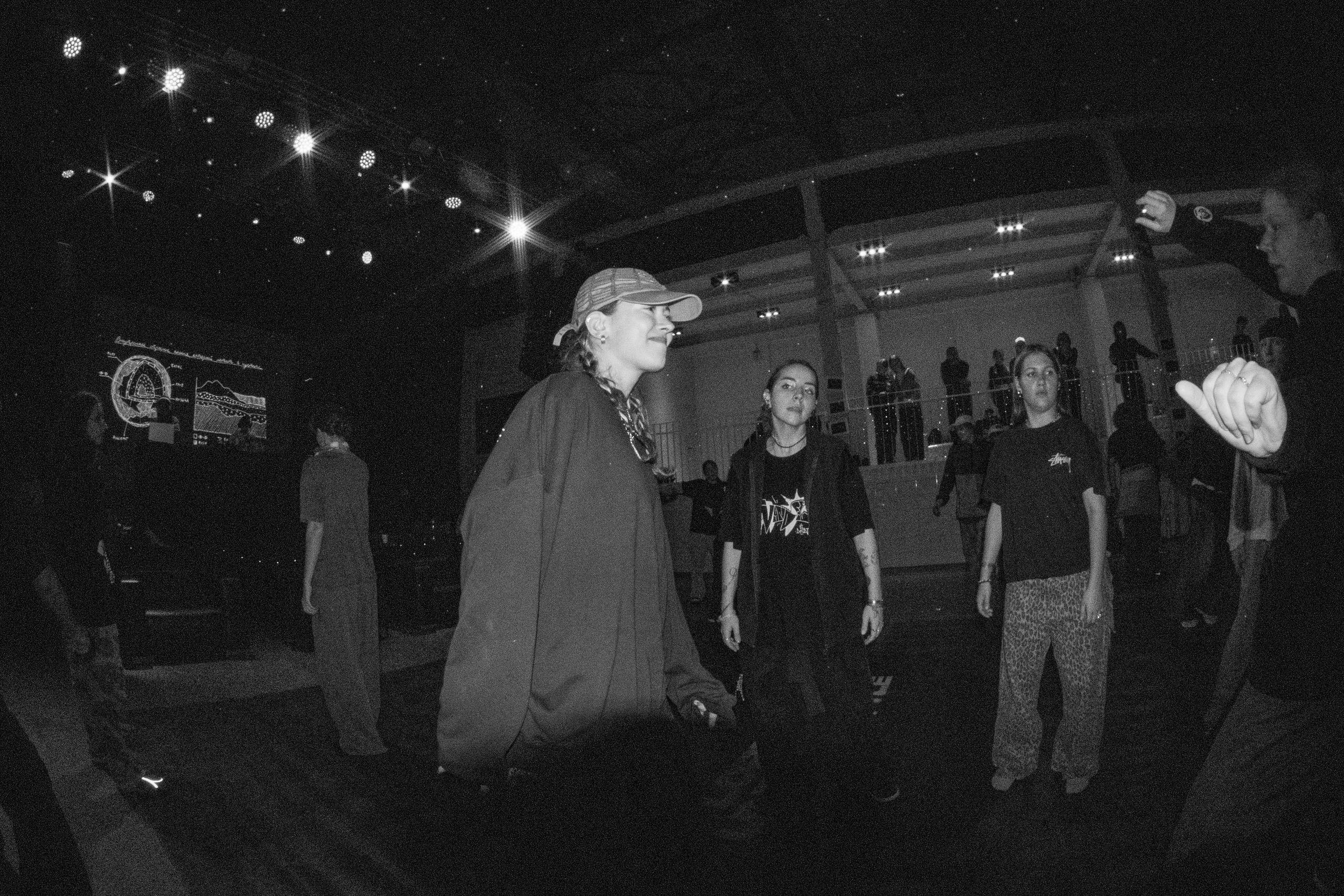 LORDS OF THE UNDERGROUND 27/10/25 (@youlovebu). Соня бу тебя сфоткала