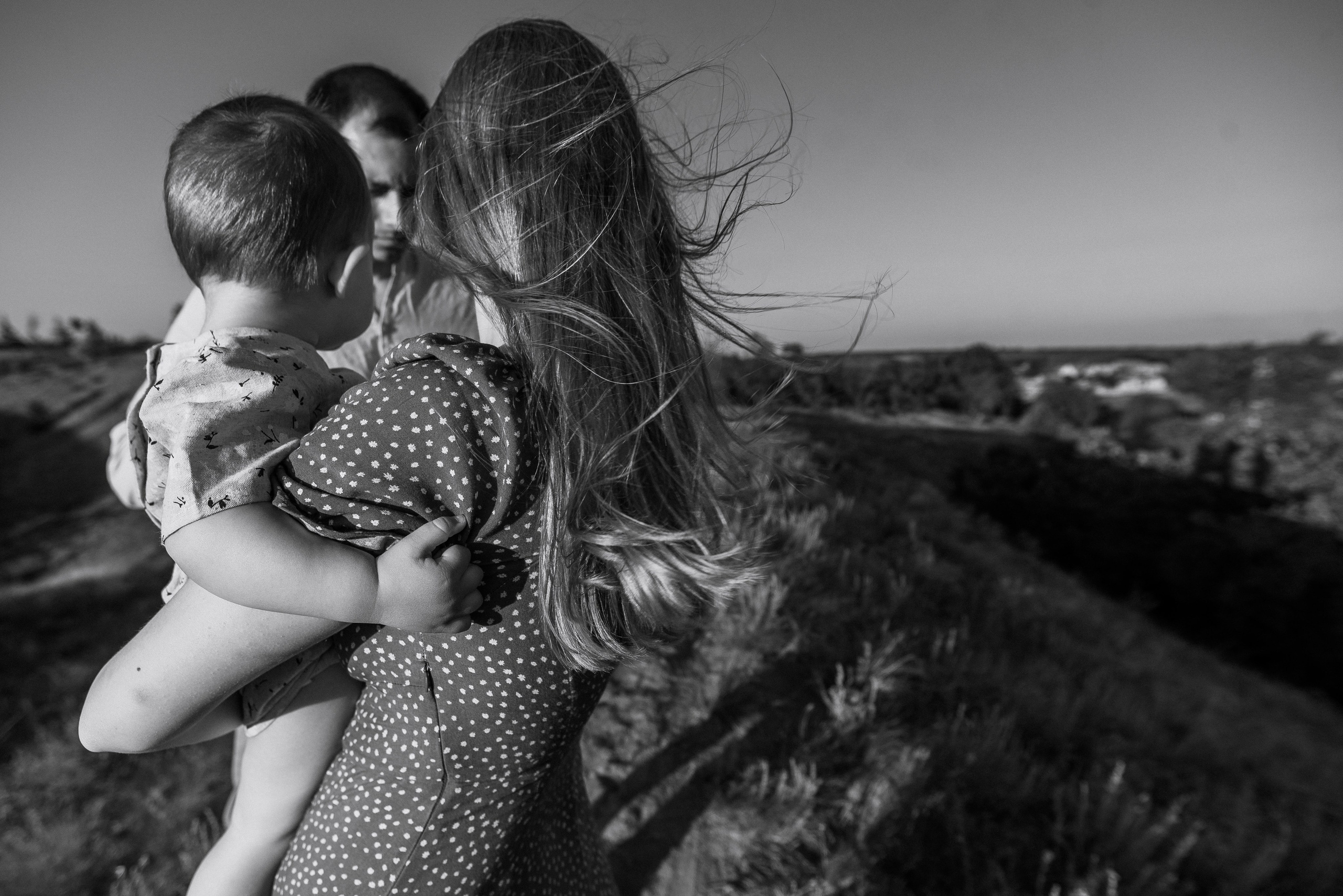 Трое в поле, не считая собаки. Семейный документальный фотограф в Волгограде Мариэта Додина