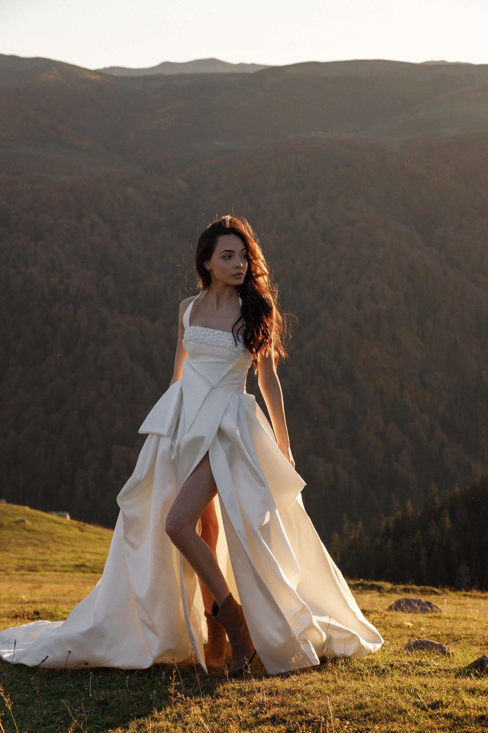 Свадьба в горах на закате