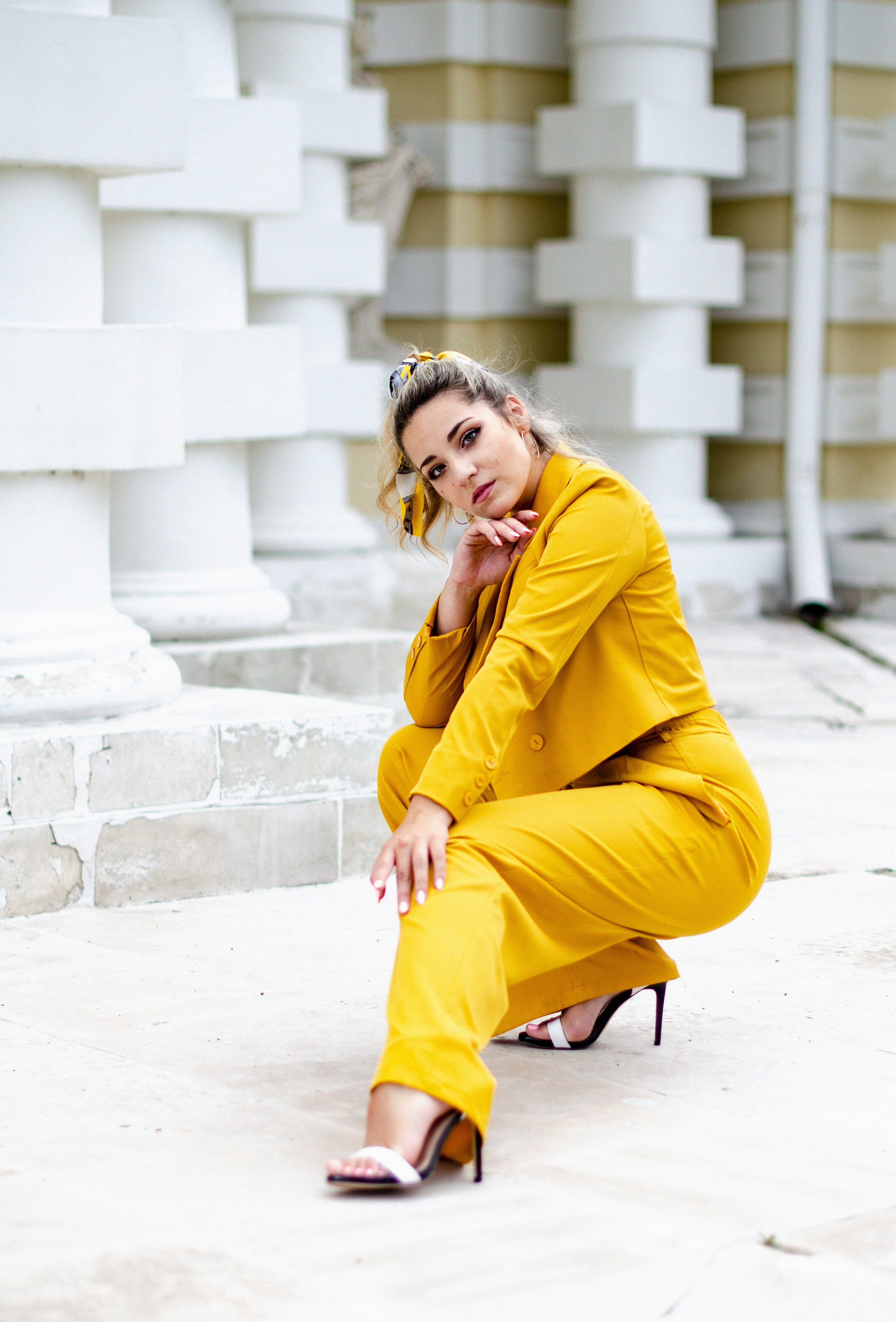 Park, woman in yellow, nature. Family, portrait, content photo in Costa Rica Evgeniya Besprozvannykh
