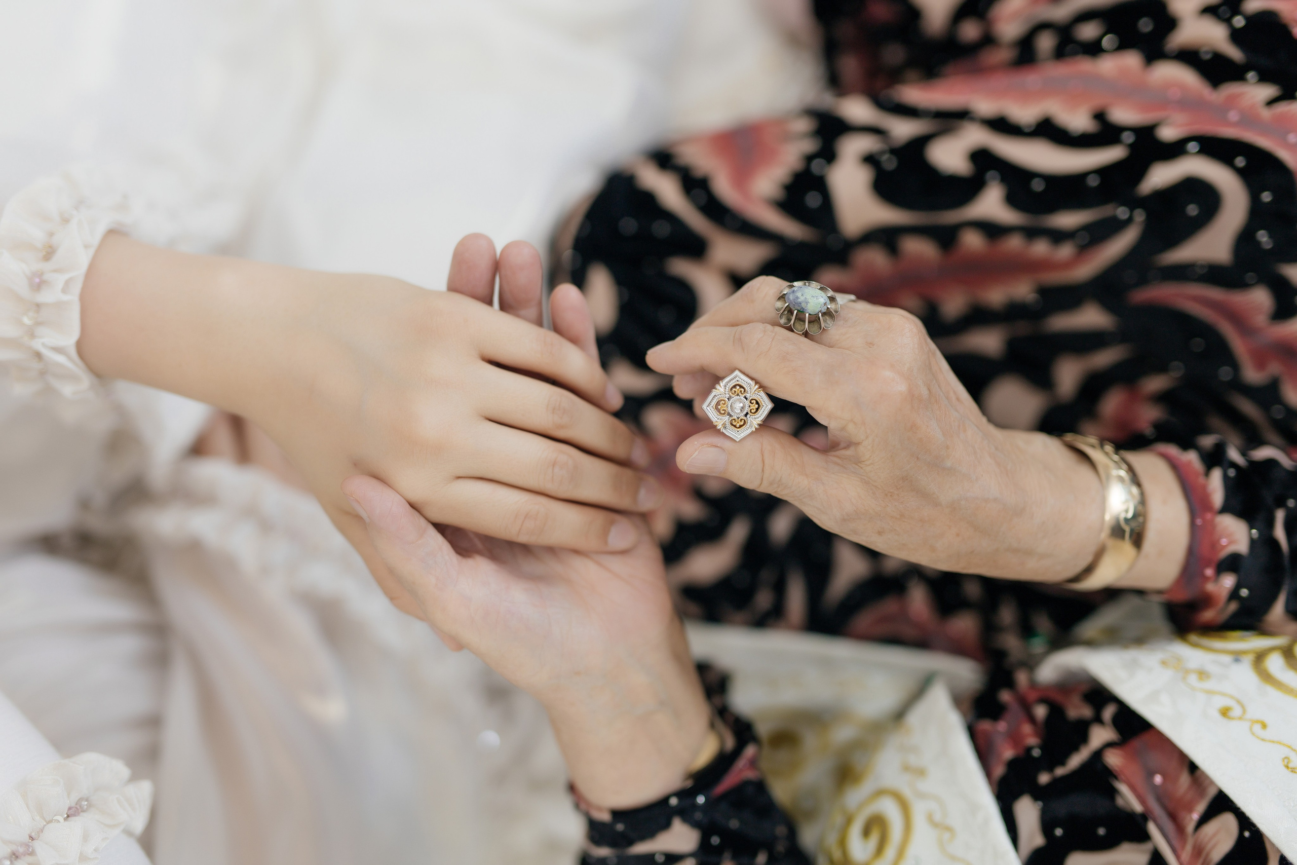 Moldir — syrğa salu. Wedding and Love story Photographer