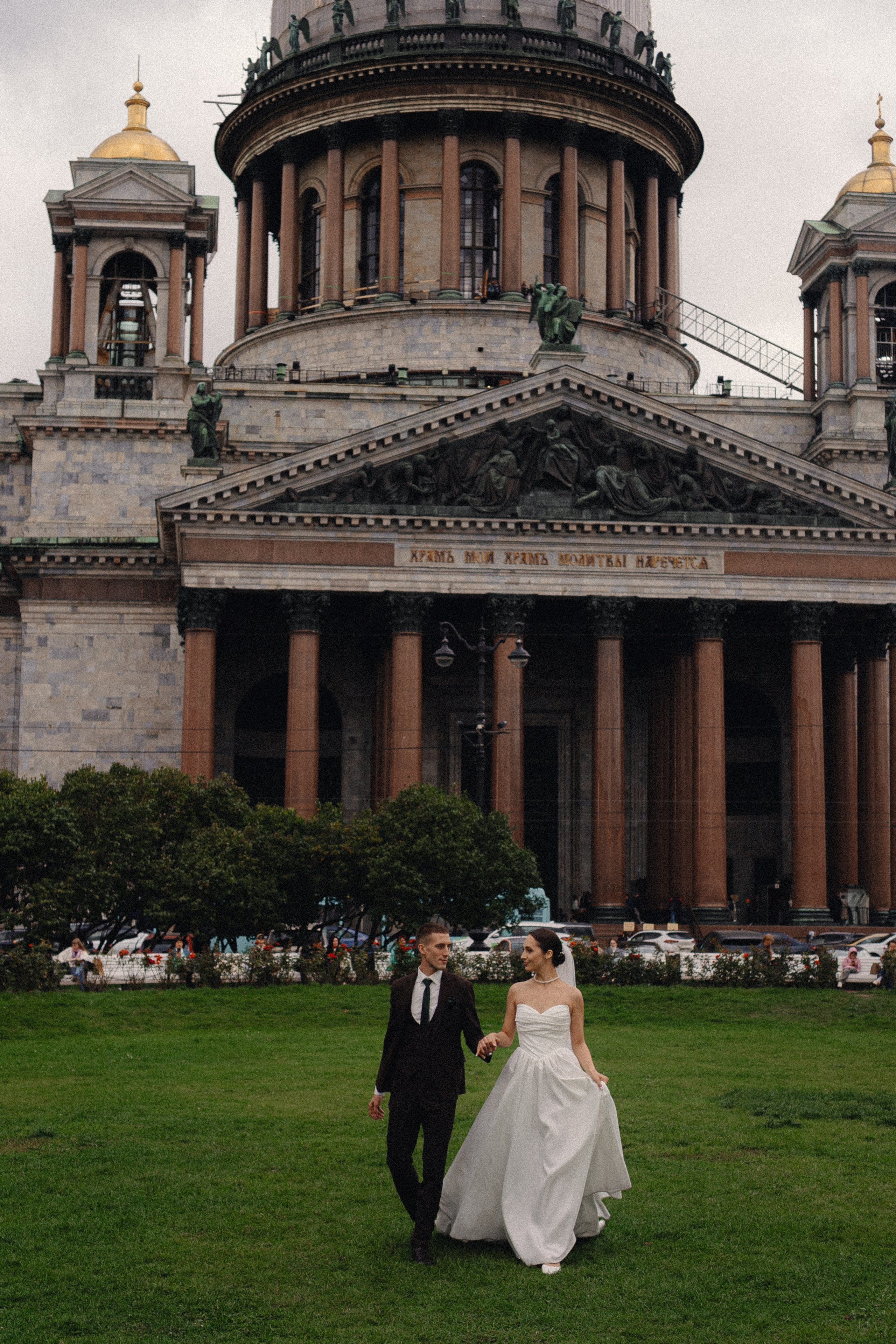 СВАДЕБНАЯ ПРОГУЛКА В САНТК-ПЕТЕРБУРГЕ (ИСАКИЕВСКИЙ СОБОР, ЗИМНЯЯ КАНАВКА, ЭРМИТАЖ И БОЛЬШАЯ МОРСКАЯ УЛИЦА). Профессиональный фотограф, Санкт-Петербург — Виктория Богомолова