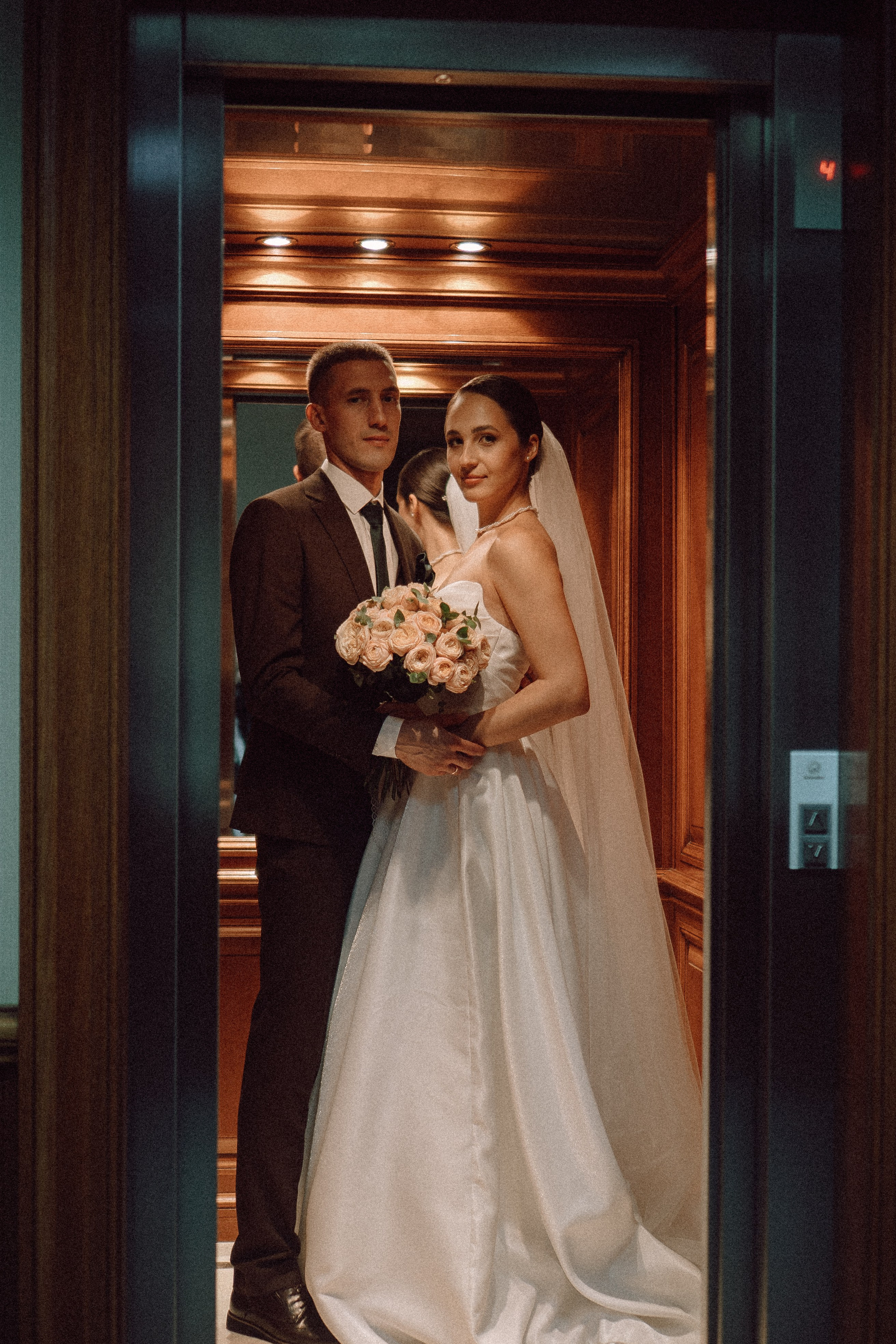 СВАДЕБНАЯ ПРОГУЛКА В САНТК-ПЕТЕРБУРГЕ (ИСАКИЕВСКИЙ СОБОР, ЗИМНЯЯ КАНАВКА, ЭРМИТАЖ И БОЛЬШАЯ МОРСКАЯ УЛИЦА). Профессиональный фотограф, Санкт-Петербург — Виктория Богомолова