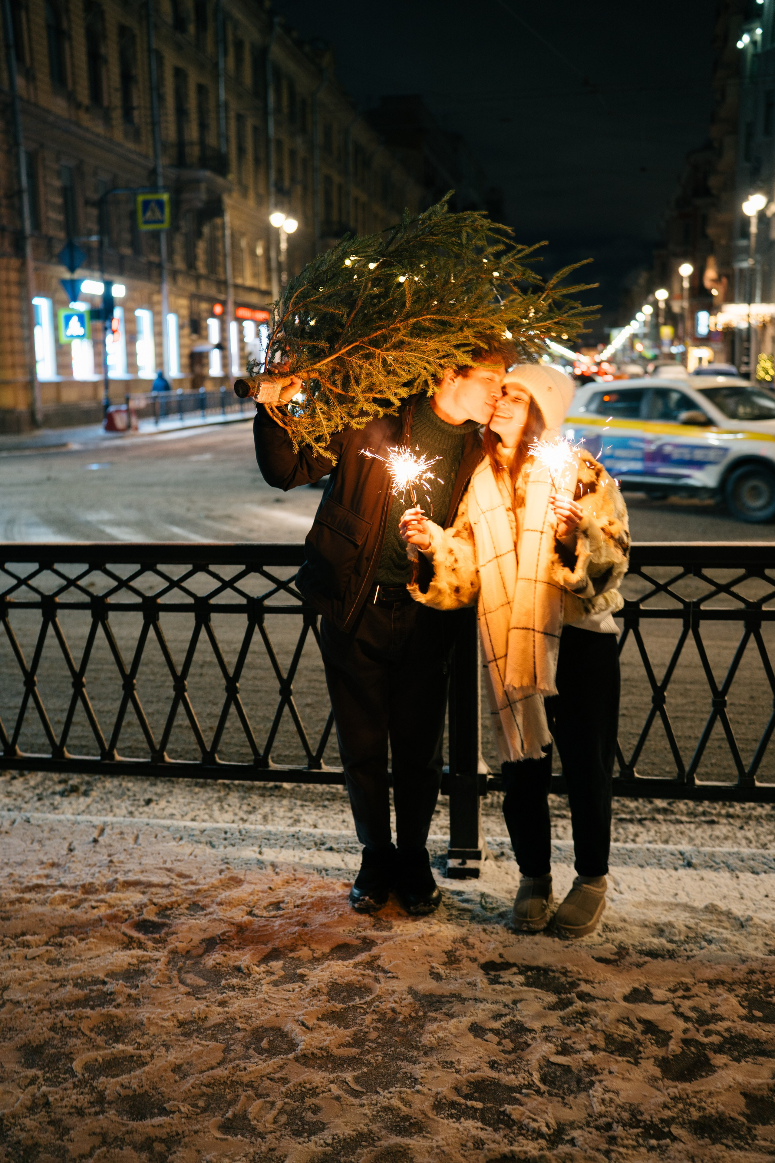 НОВОГОДНЯЯ ПРОГУЛКА ПАРЫ ПО ЧЕРНЫШЕВСКОЙ ПЕРЕД НОВЫМ ГОДОМ. Профессиональный фотограф, Санкт-Петербург — Виктория Богомолова