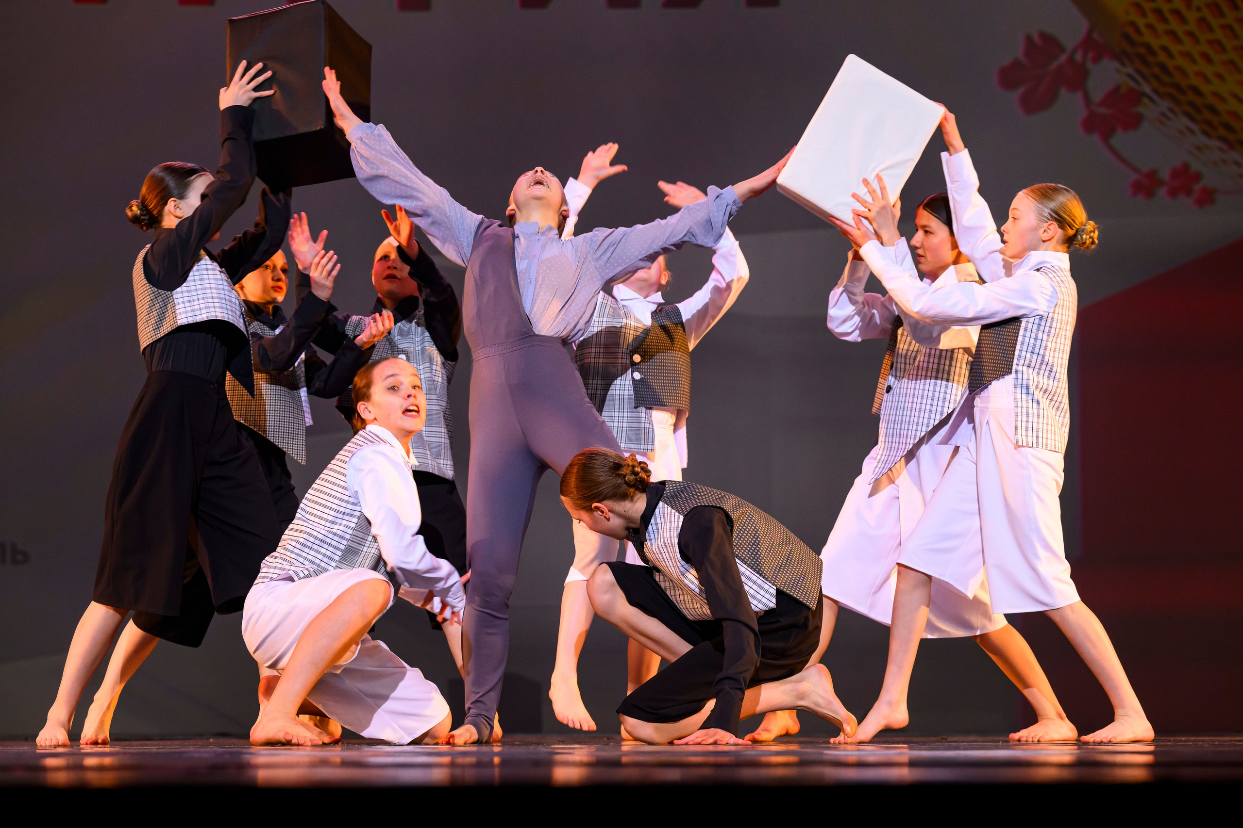 23 апреля, часть 1, БКЗ Октябрьский, г. Санкт-Петербург. Золотое яблочко