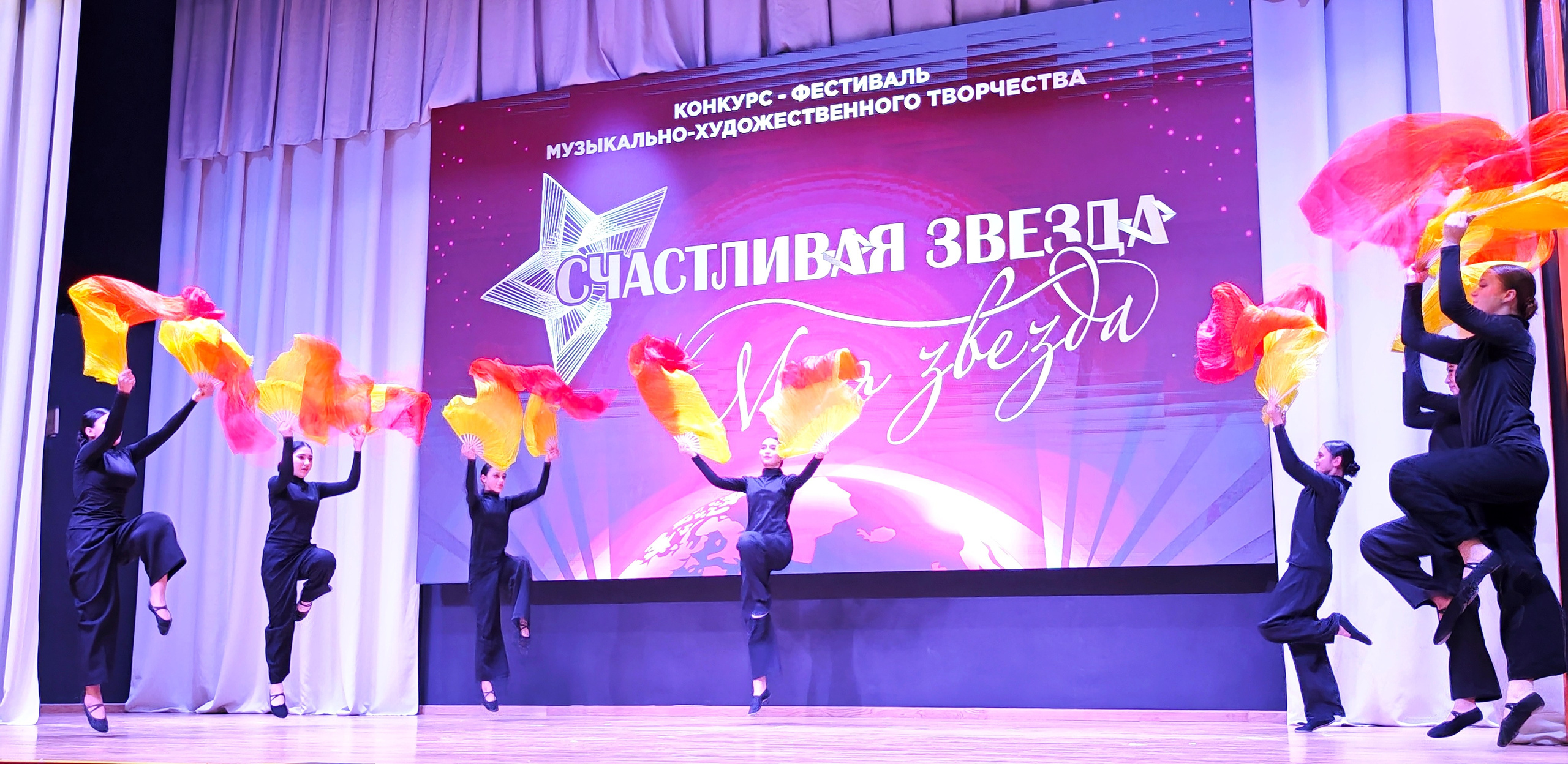 1 ноября 2025 г, г. Бохтар, Таджикистан. Золотое яблочко