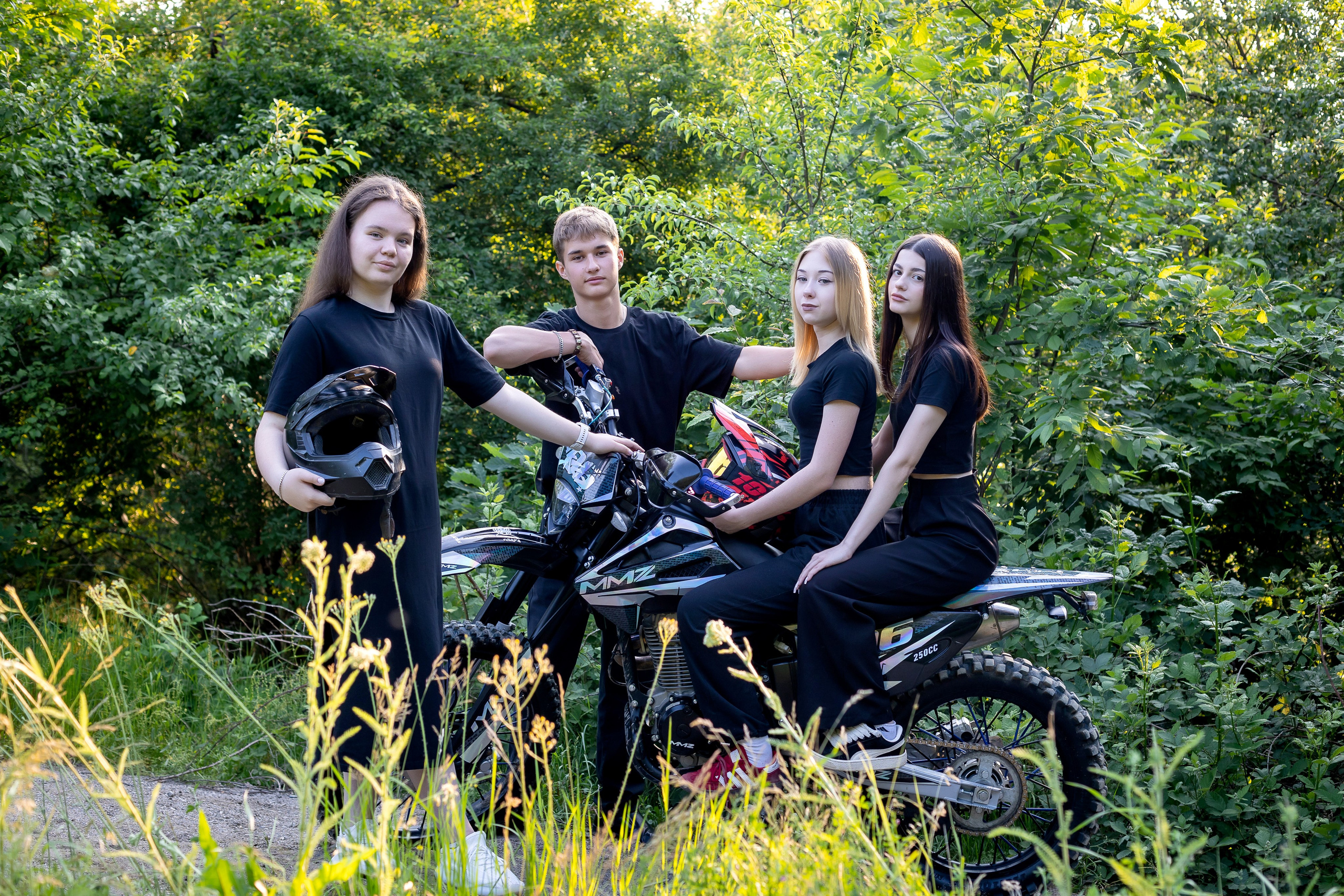 На улице. Выпускные альбомы Майкоп, Краснодар Елена Золотарева