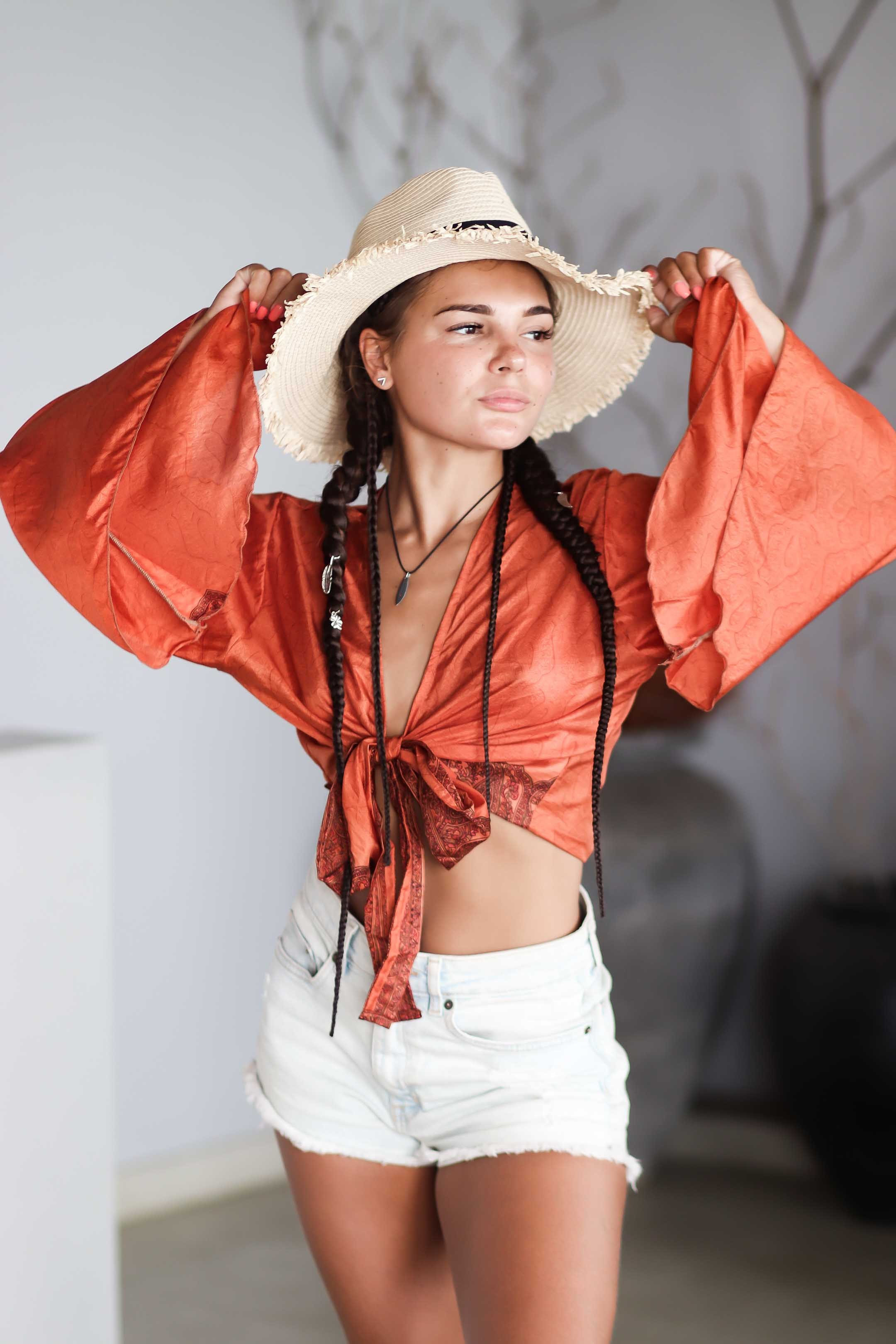 Коллекция купальников бикини. Фотограф на Шри-Ланке