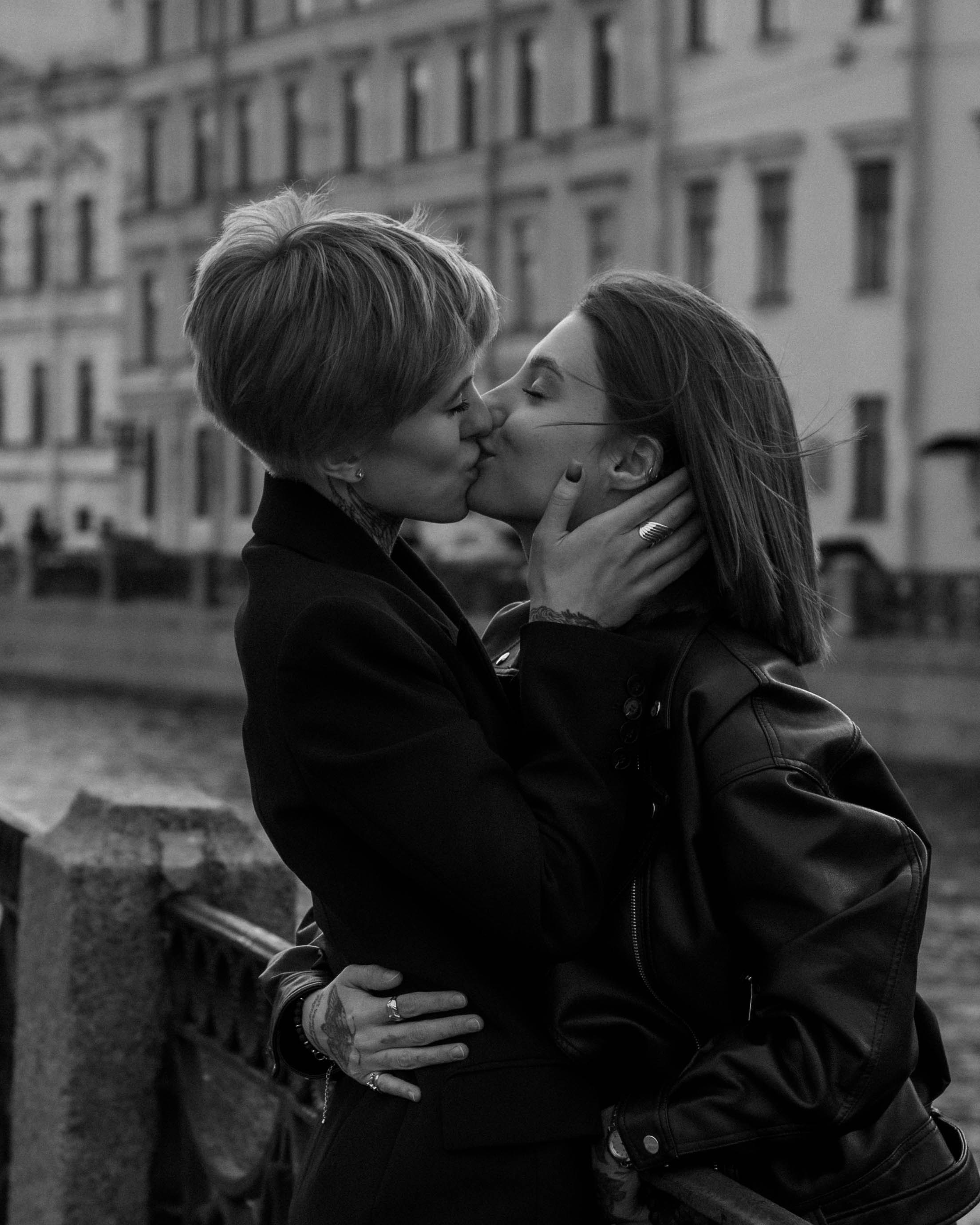 Настя и крис. Женский фотограф. Создатель украшений ручной работы. Модель