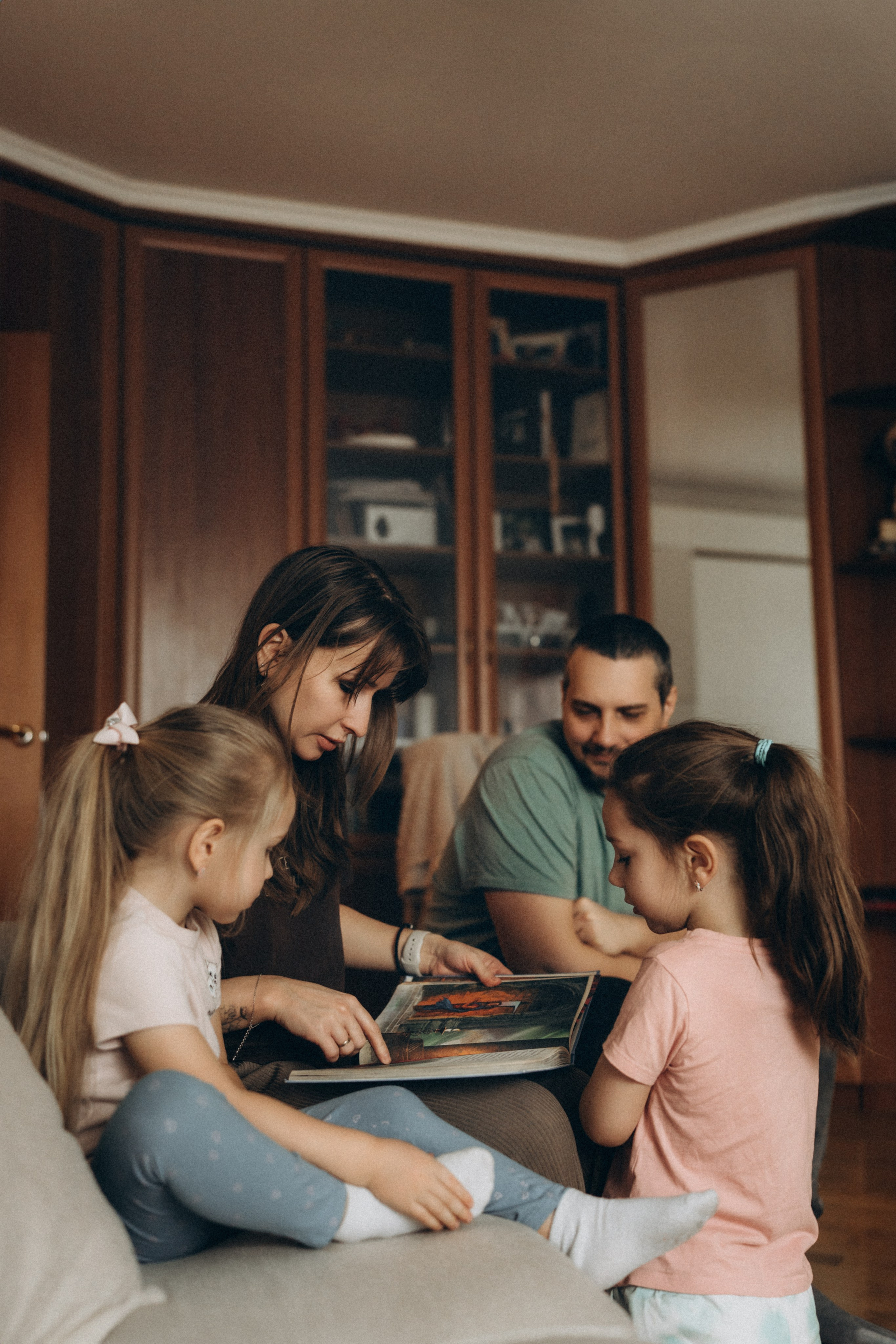 Уютная домашняя фотосессия Любы Димы Веры и Алины. Детский, семейный и ньюборн фотограф в Москве Юлия Шуарт