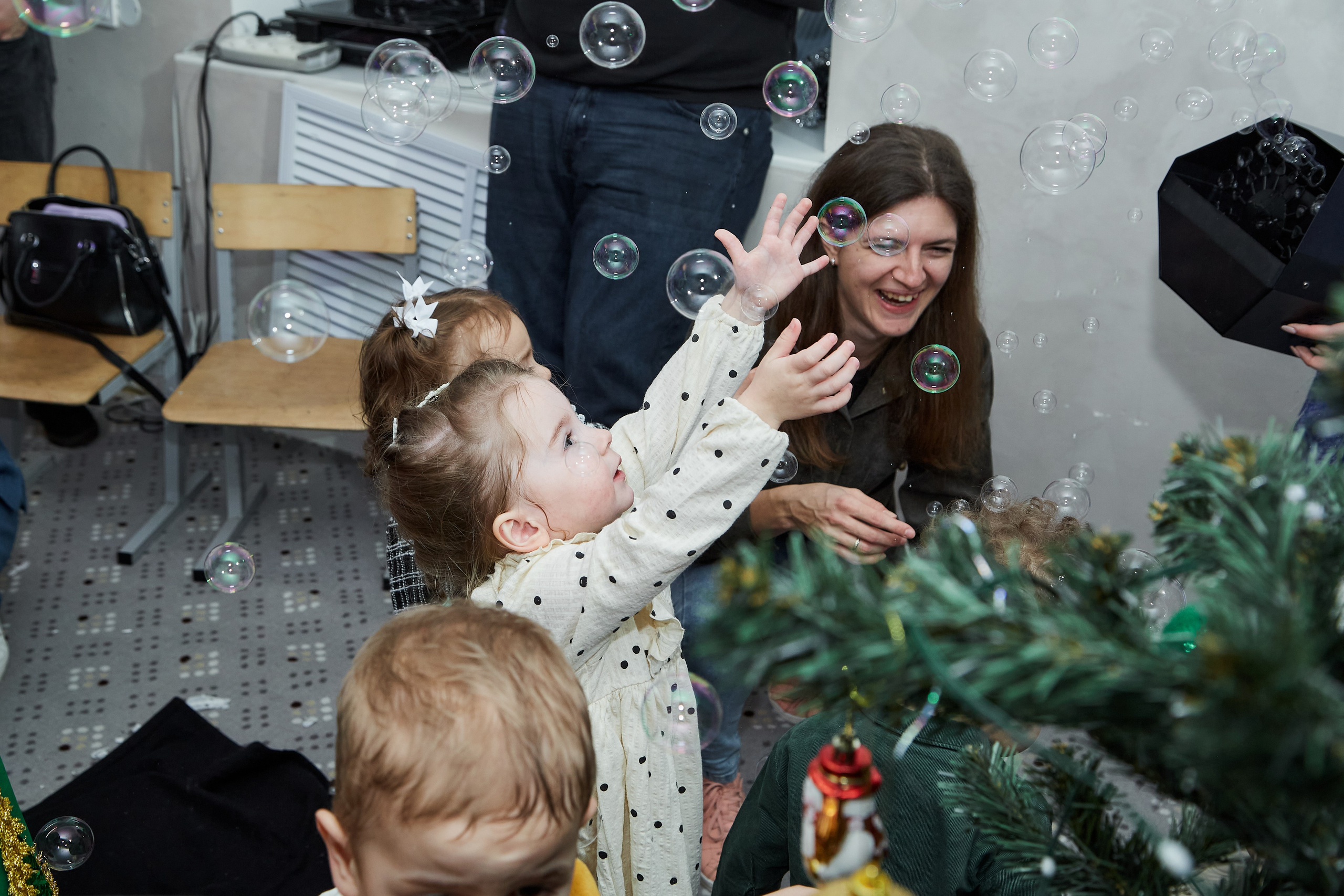 Бизи Кидз Новогодний репортаж с аниматорами. Кокорин Евгений Фотограф