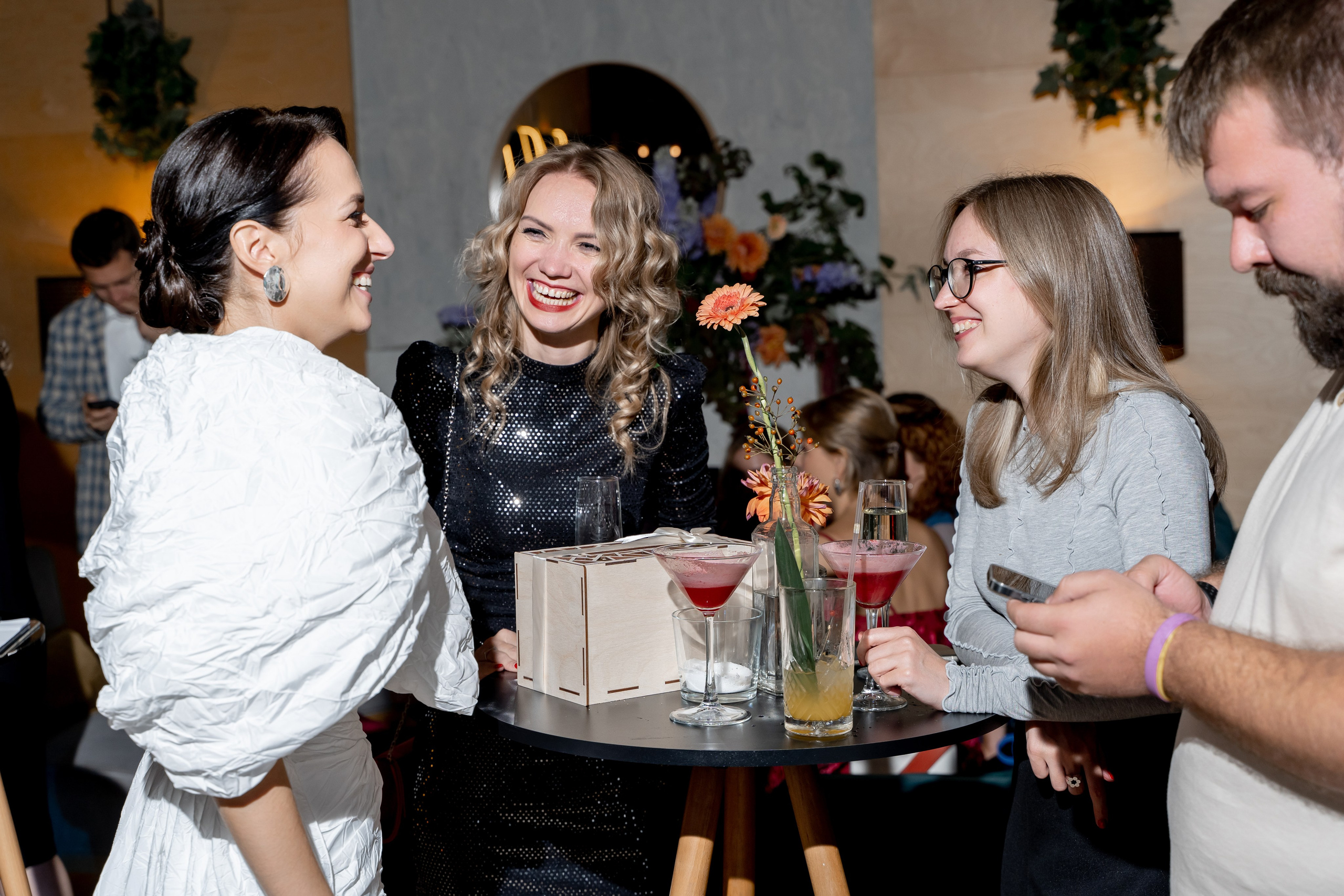 Репортаж мероприятия, репортажная съемка в Москве и Московской области, фотограф на мероприятие, фотосъемка юбилея, репортаж свадьбы, event, фотосессия на фотозоне, фотограф на юбилей, фотограф на день рождения, репортажный фотограф, съемка мероприятия, съемка на фотозоне, фотограф на корпоратив, фотограф на свадьбу, фотограф на детский праздник, фотограф на выпускной. Свадебный репортаж в лофте.