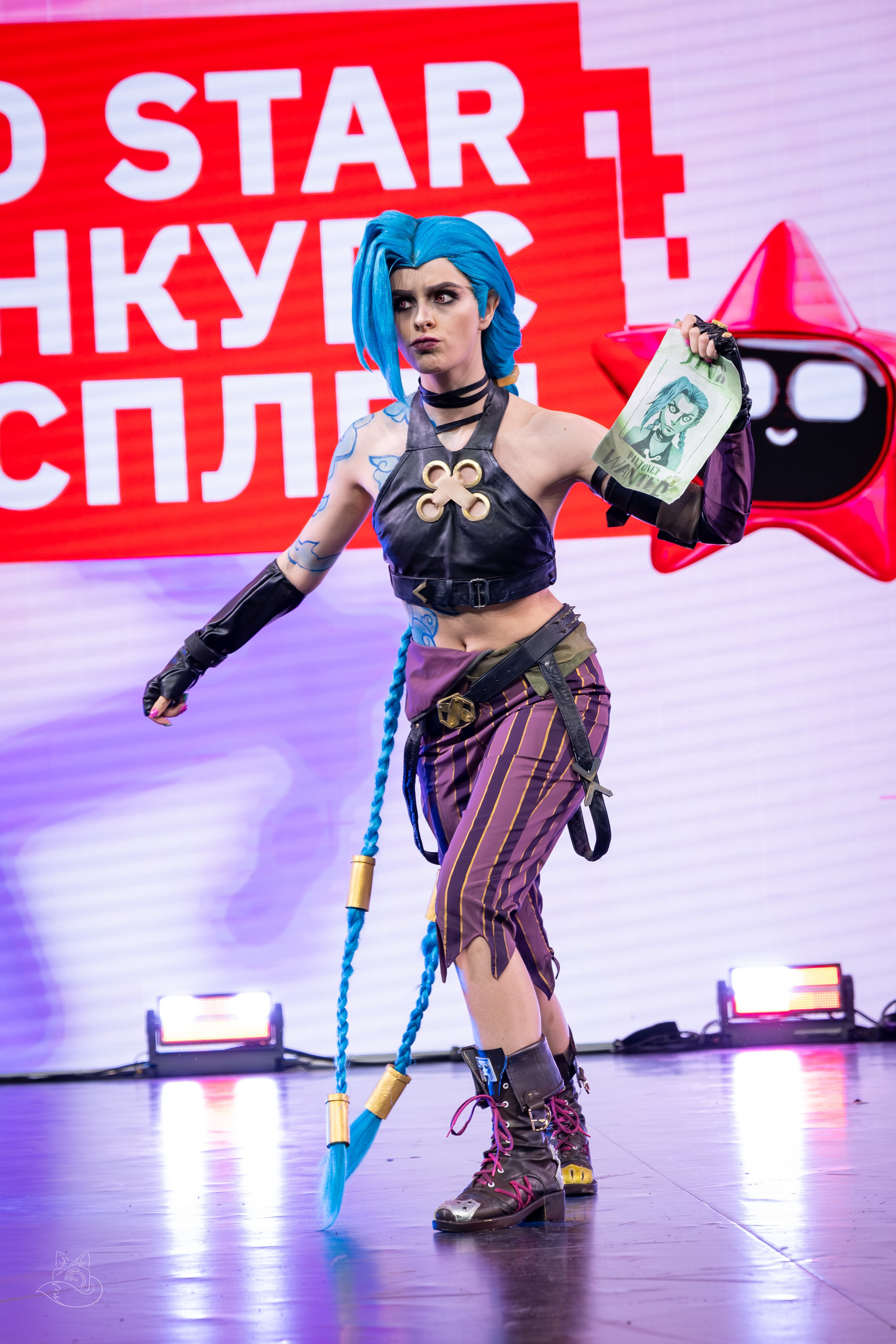 Сцена РЭД ЭКСПО 2024. Косплей фотограф