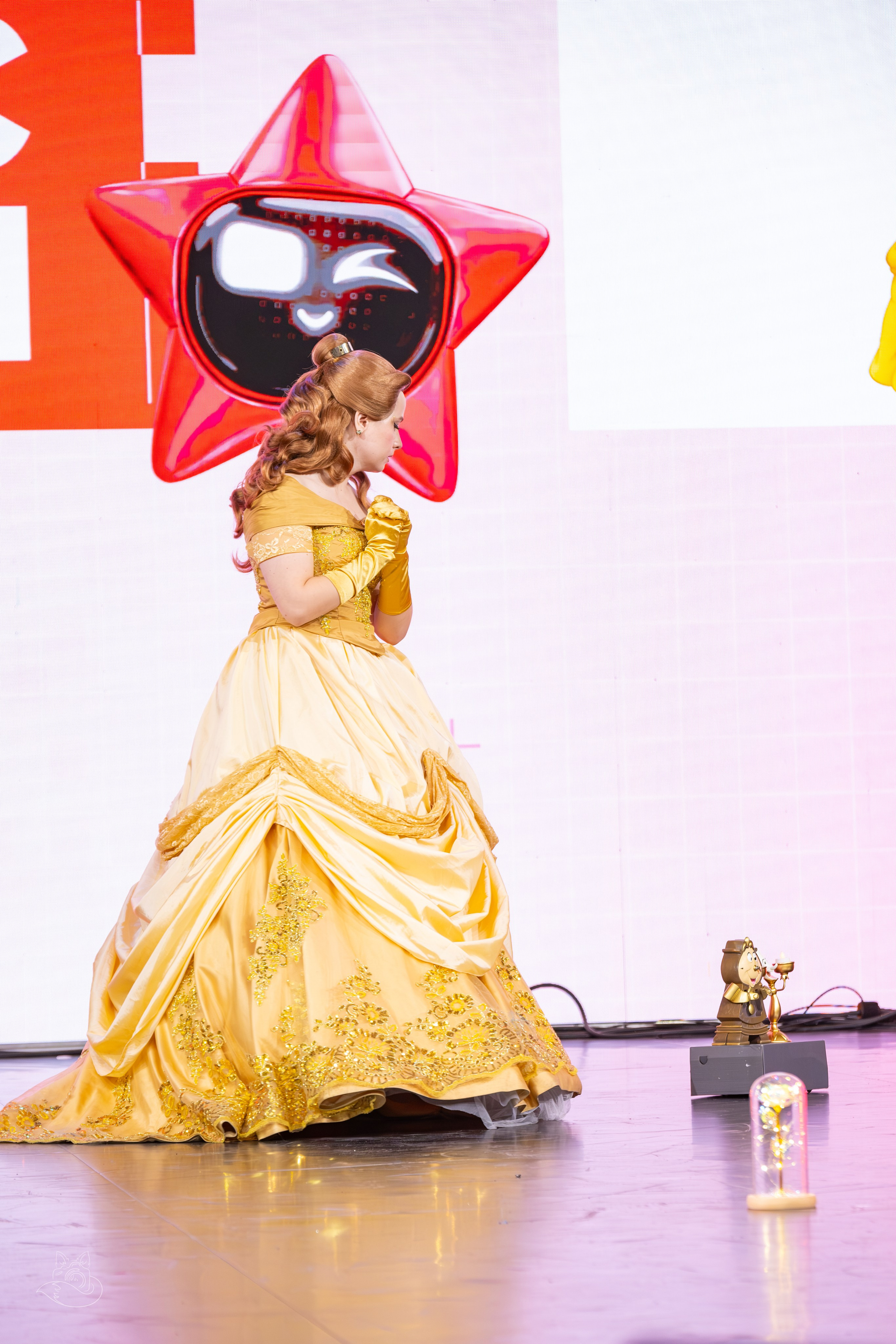 Сцена РЭД ЭКСПО 2024. Косплей фотограф