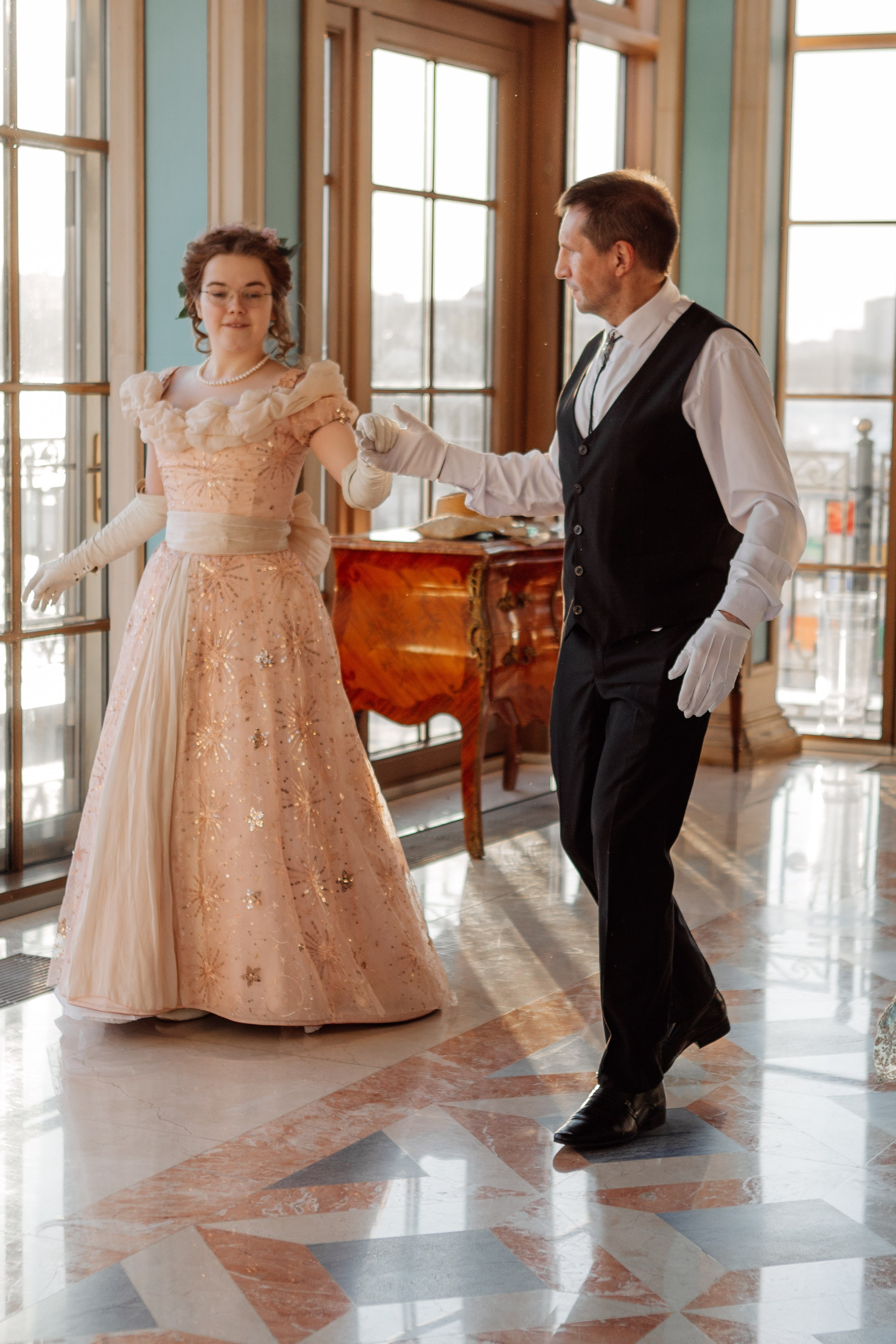 БАЛ. Репортажный фотограф Москва (детские праздники, квизы, концерты, дни рождения, свадьбы)