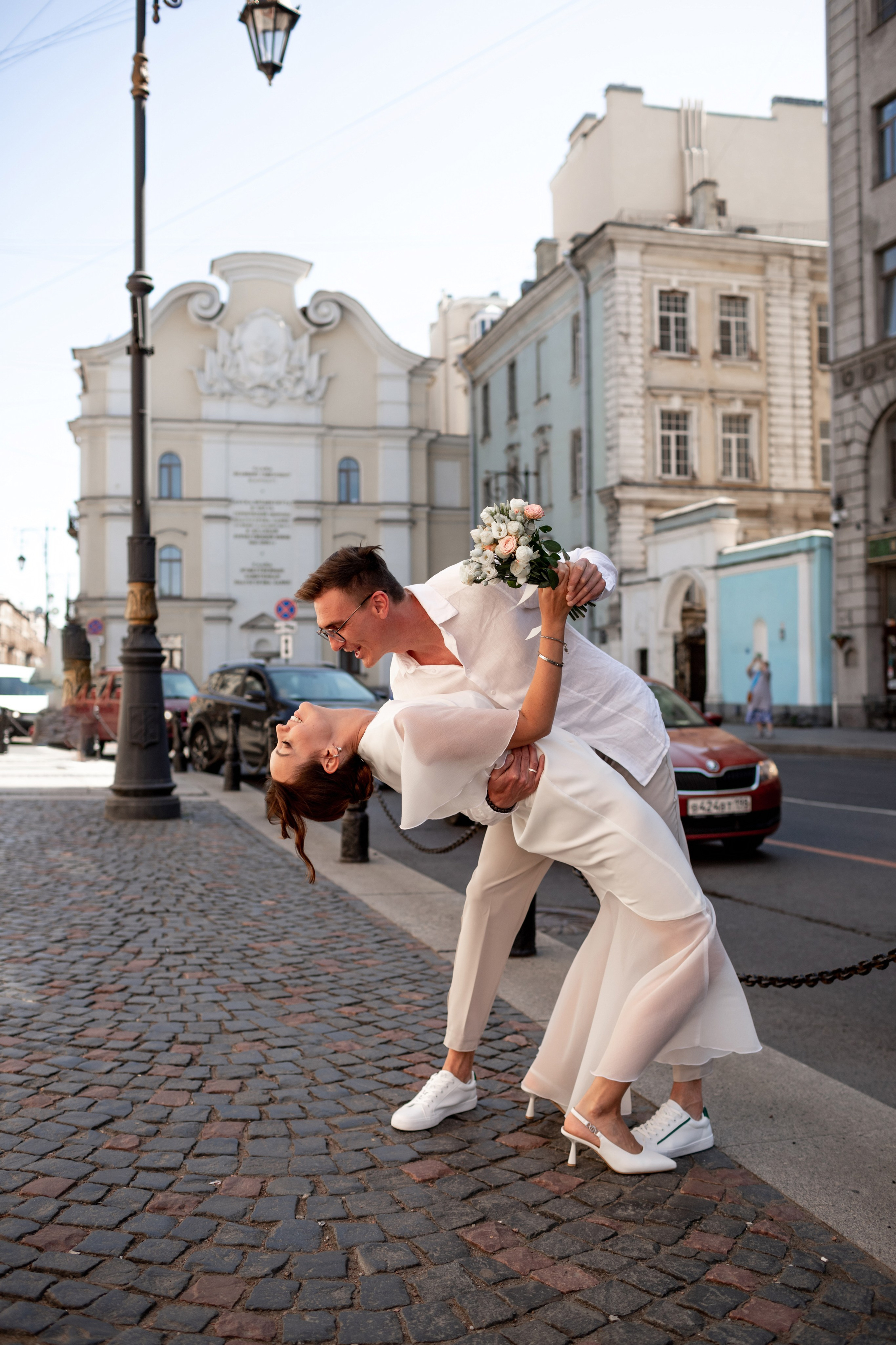 Свадебная фотопрогулка в Петербурге летом. Свадебный фотограф Кирилл Белый
