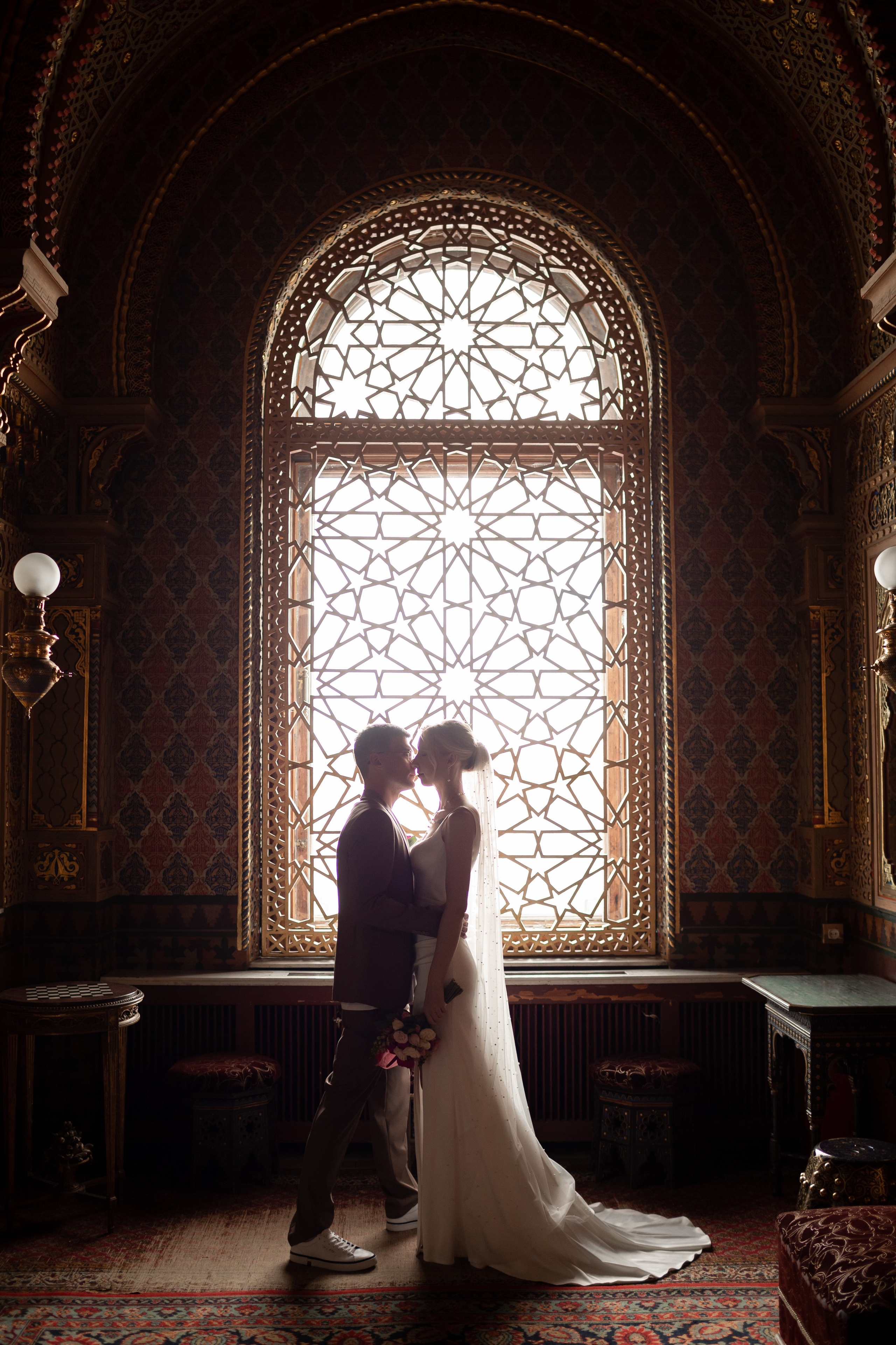 Свадебная фотосессия во дворцах Петербурга. Свадебный фотограф Кирилл Белый