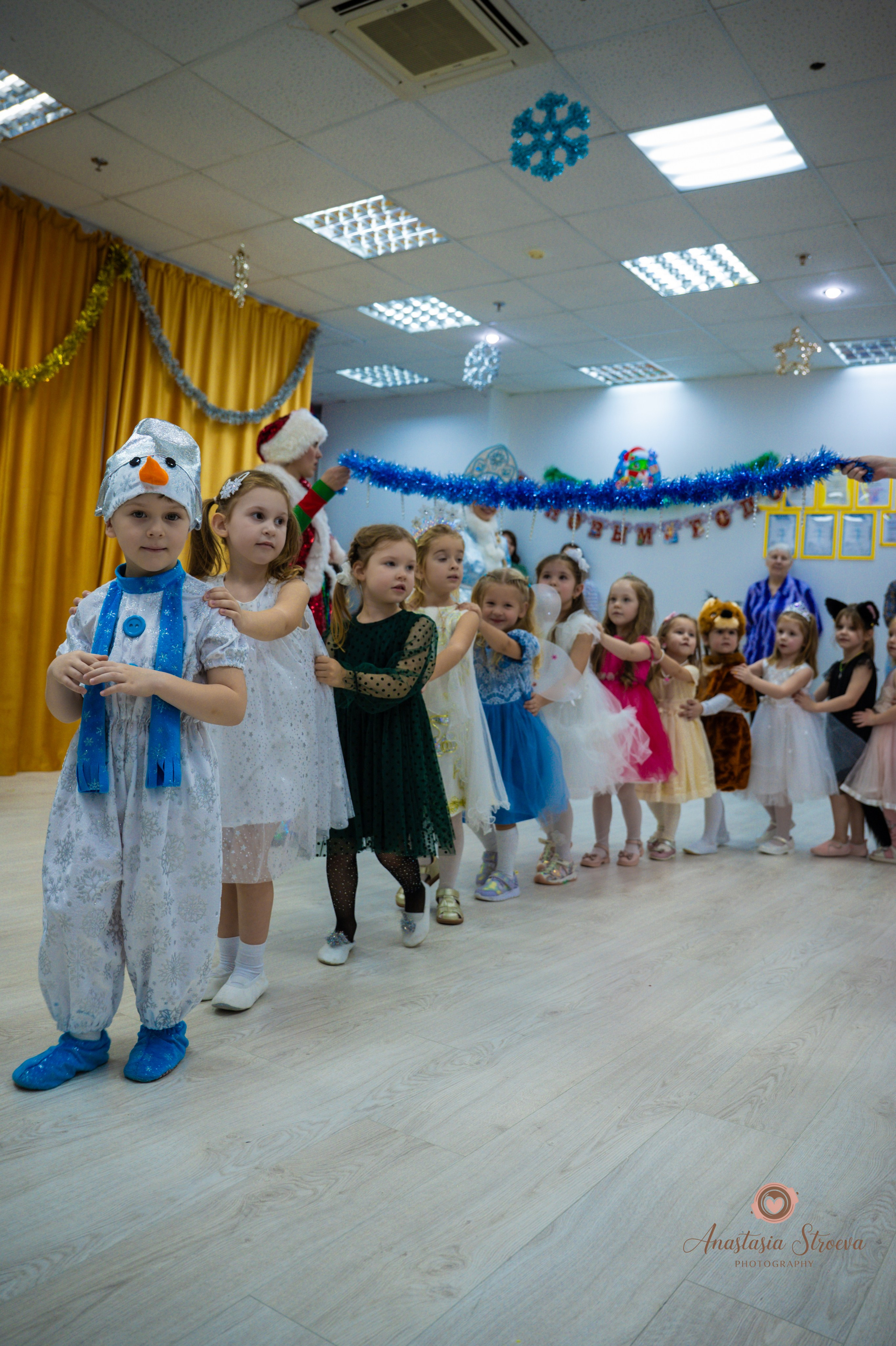 Новый год в танцах. Семейный и детский фотограф в Королеве, Москве и Московской области Строева Анастасия