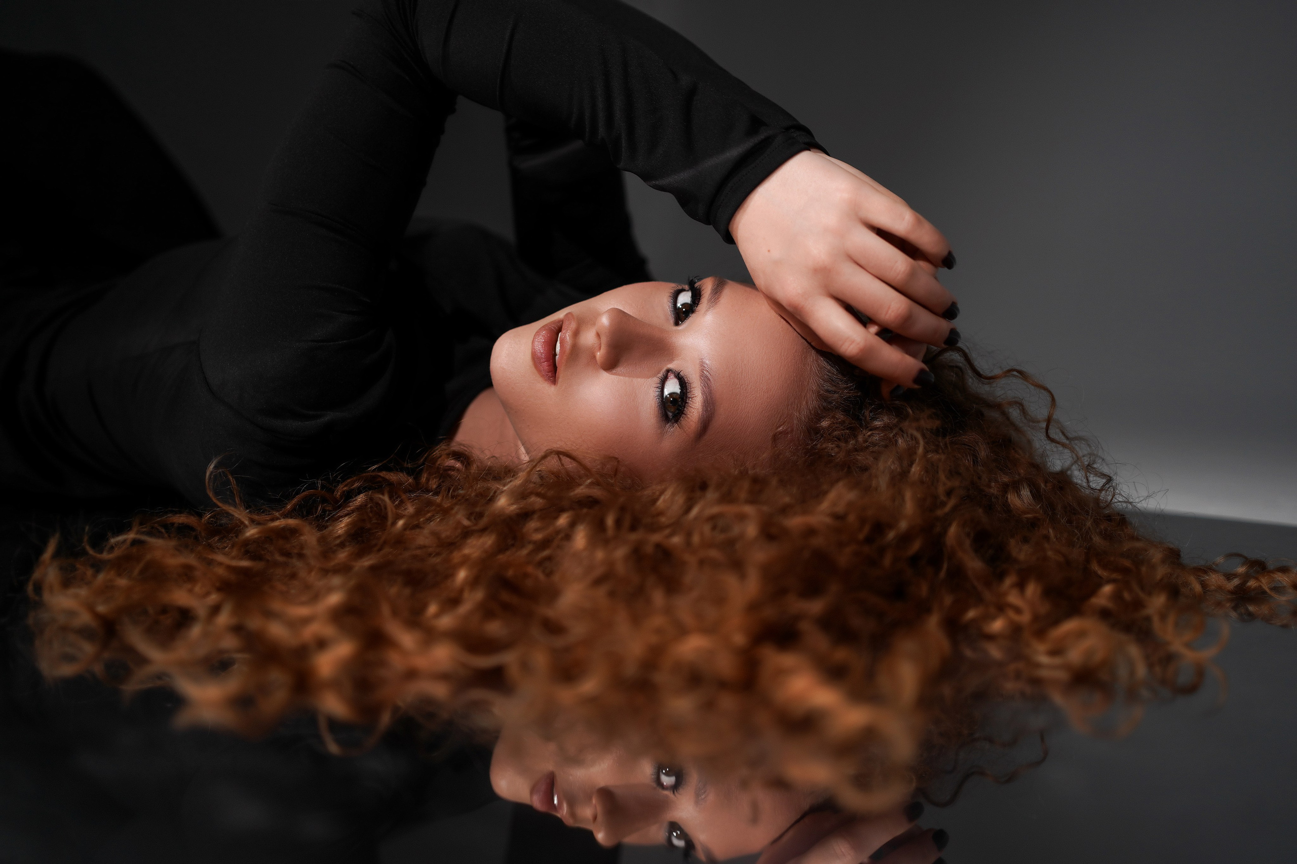 Фотосессия на циклораме с зеркалом. Свадебный фотограф в Ростове-на-Дону. Таинство Крещения и Венчания, семейные фотосессии. Алёна Чёботова