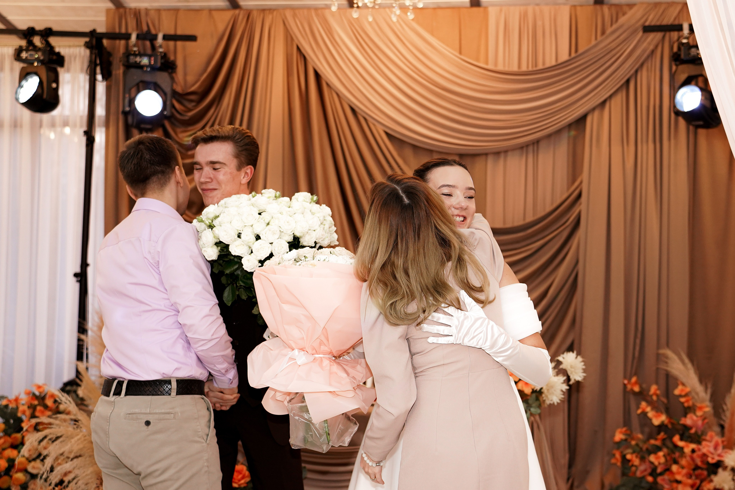 Свадебный банкет в беседке. Свадебный фотограф в Ростове-на-Дону. Таинство Крещения и Венчания, семейные фотосессии. Алёна Чёботова