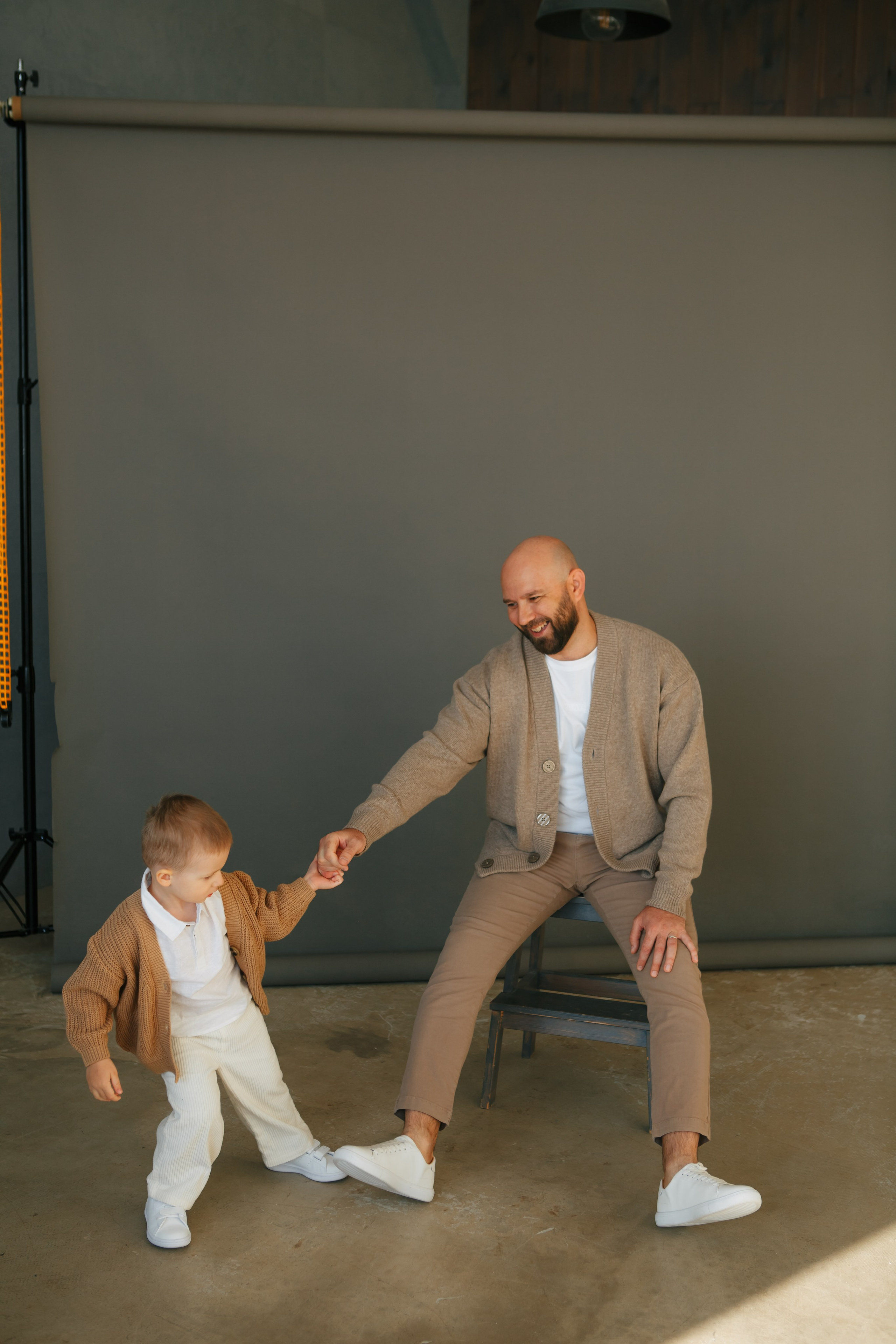 Семейная фотосессия в минималистичном стиле. Фотограф Александра Рышкова