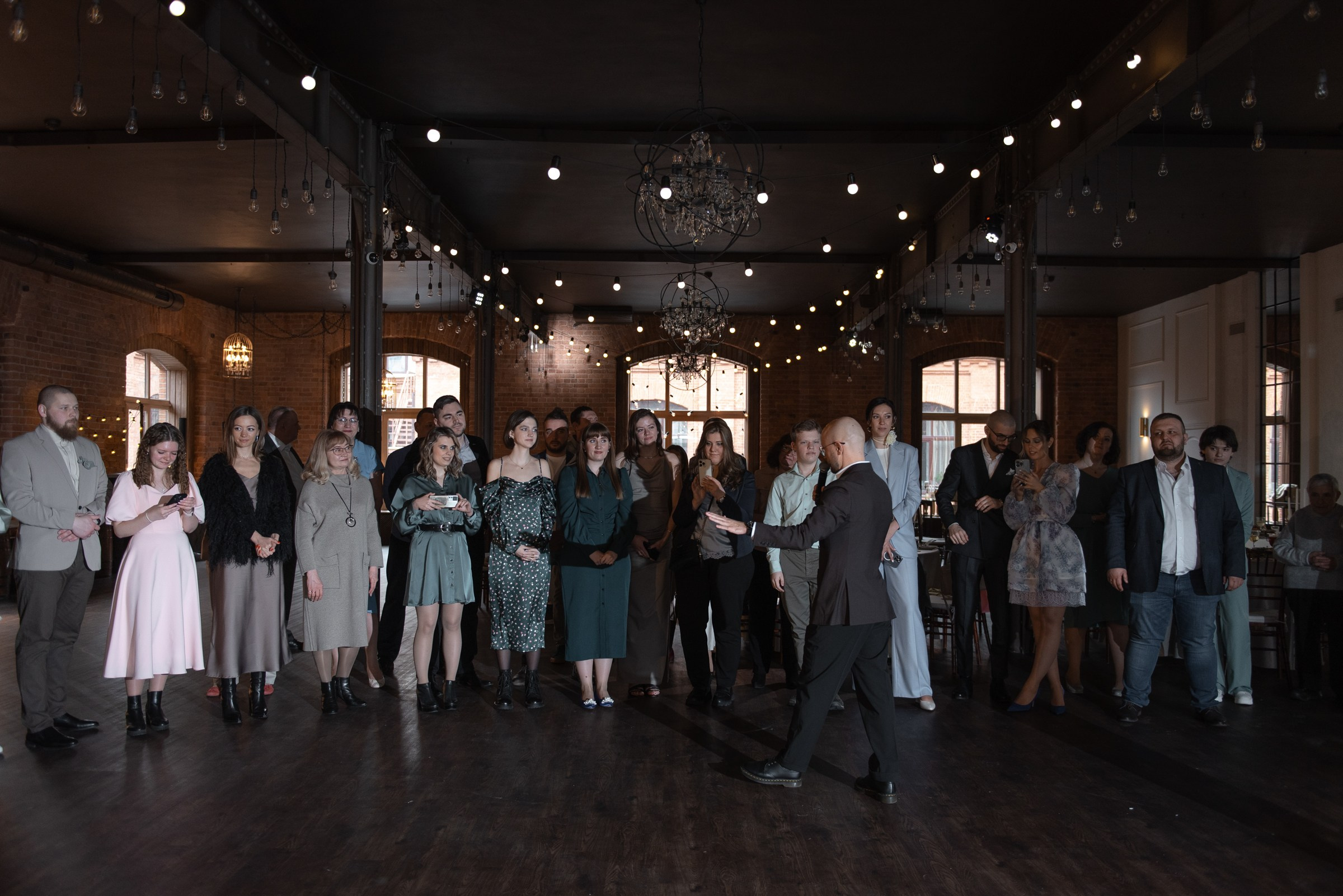 свадебный банкет в весеннем лофте