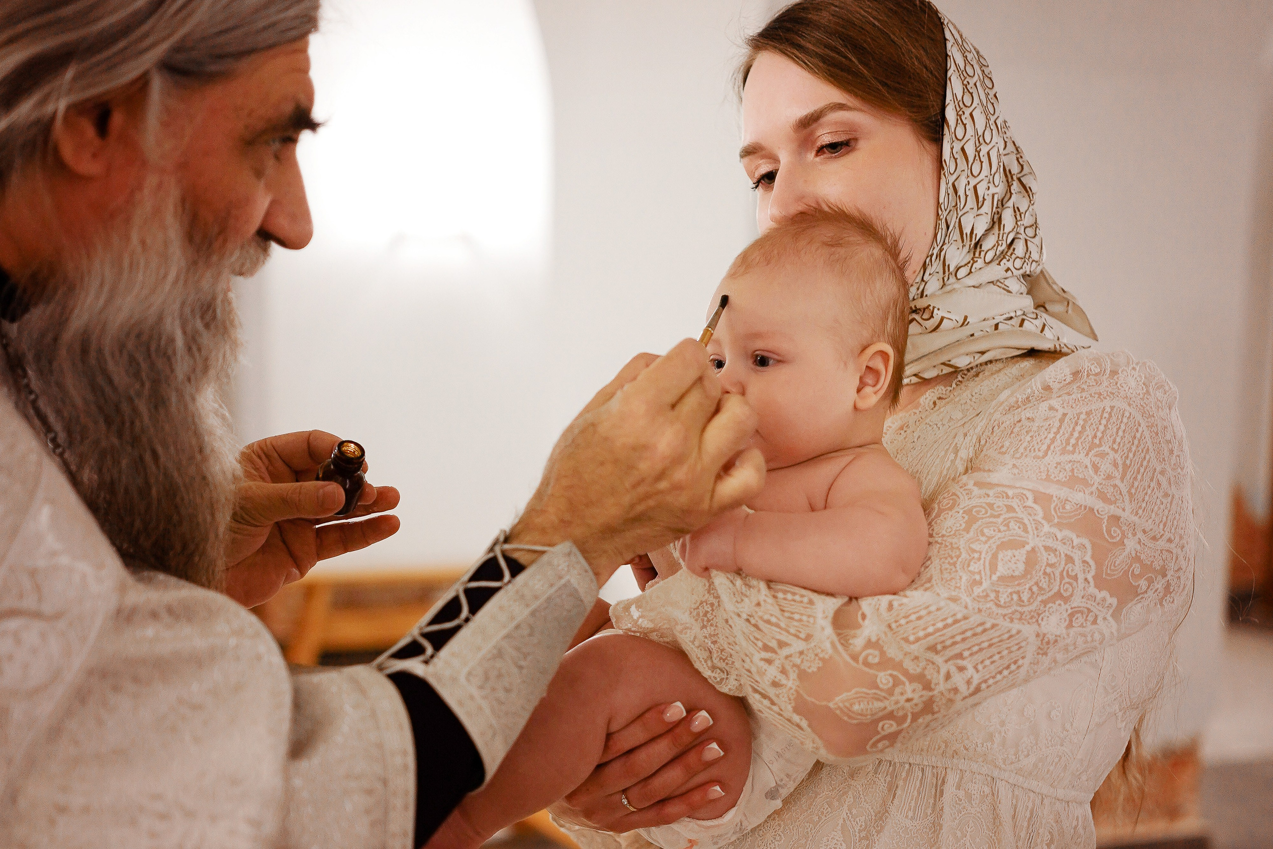 Таинство Крещения в храме Живоначальной Троицы в Троицке. Семейный и детский фотограф в Москве Екатерина Офицерова