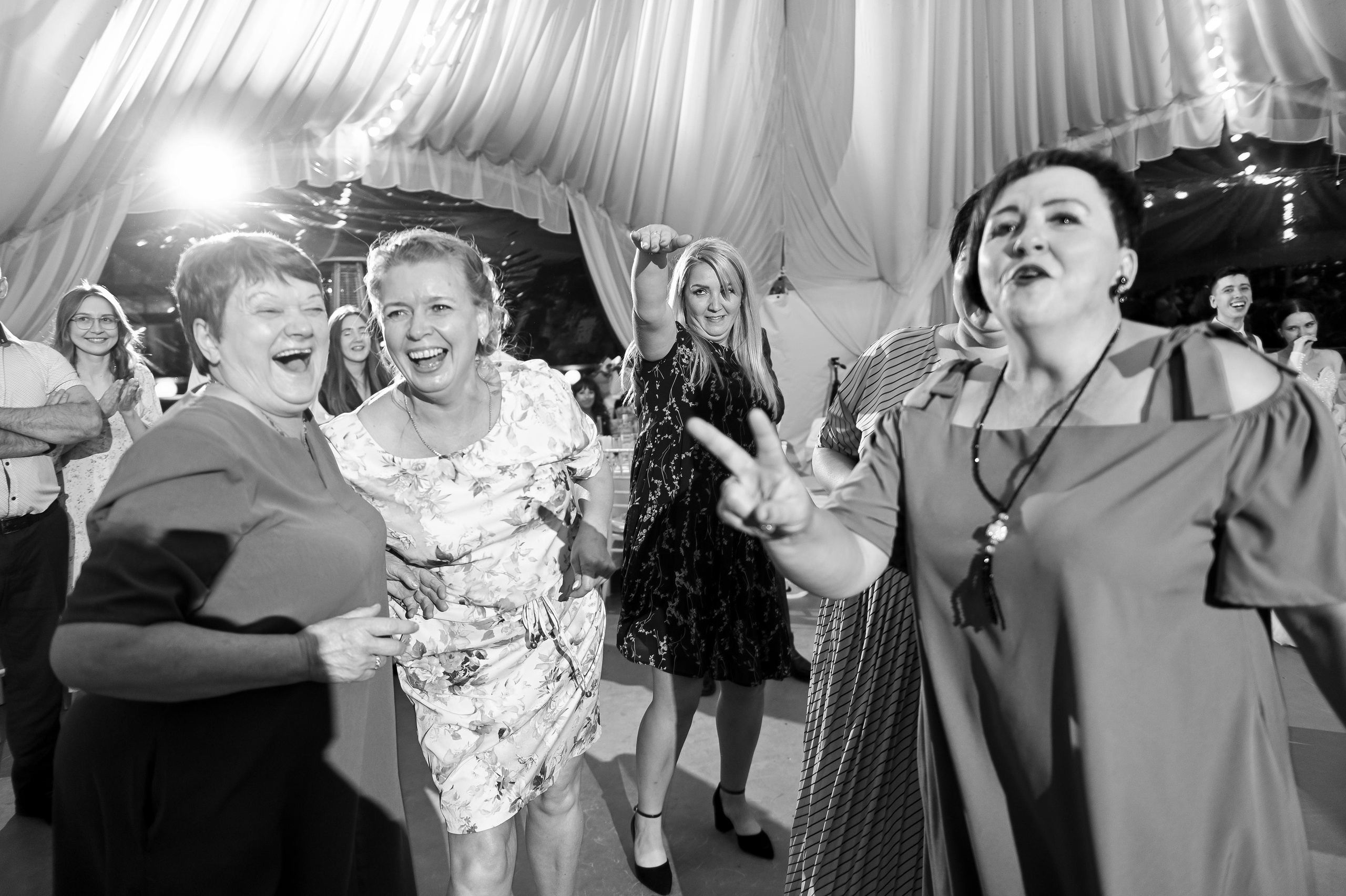 Ира и Юра. Площадка: Оленьи Пруды. Свадебный и семейный фотограф Ангелина Нусина