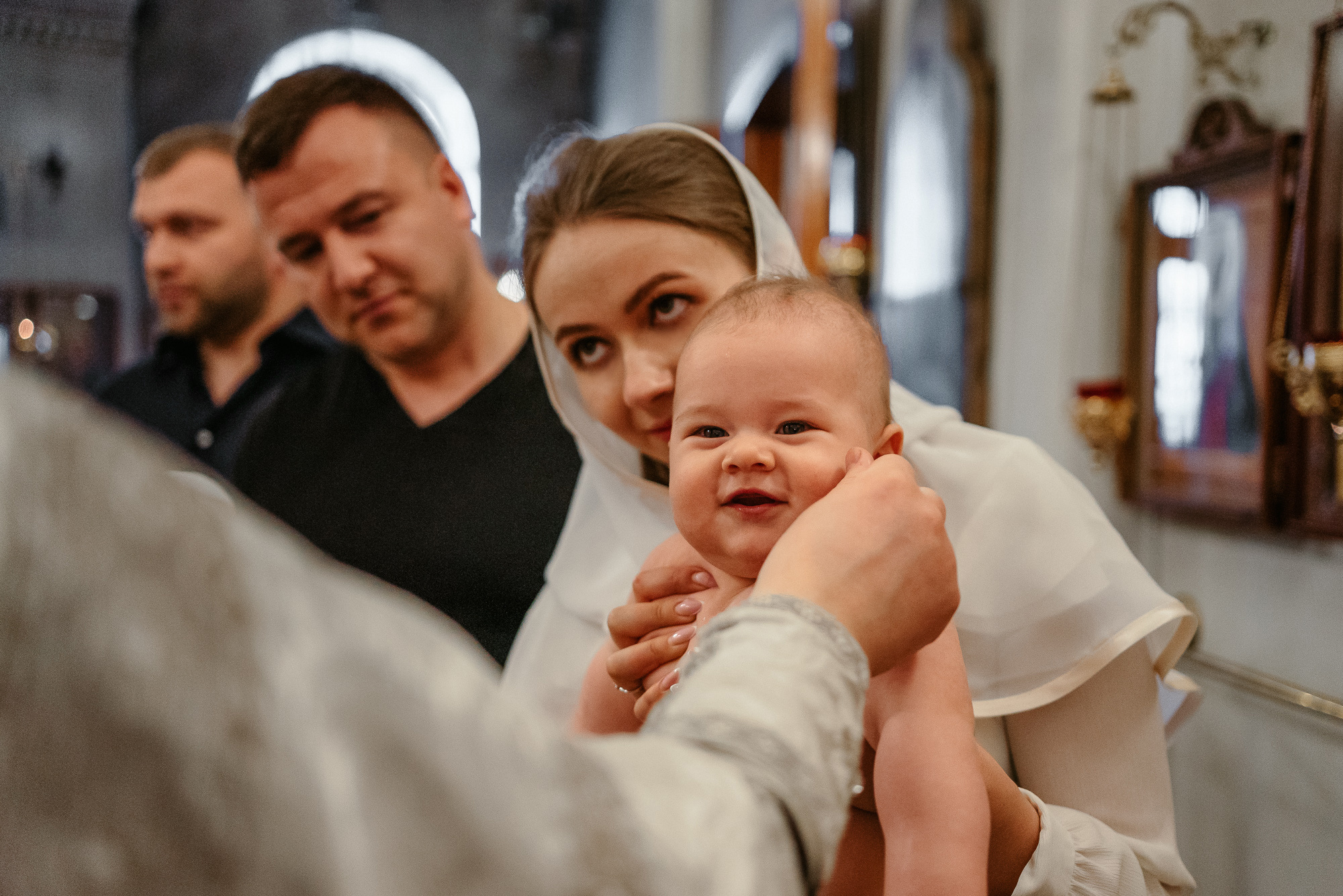 Крещение в Храме Преподобного Сергия Радонежского в Бусинове. Семейный фотограф в г.Москве Катя Норм