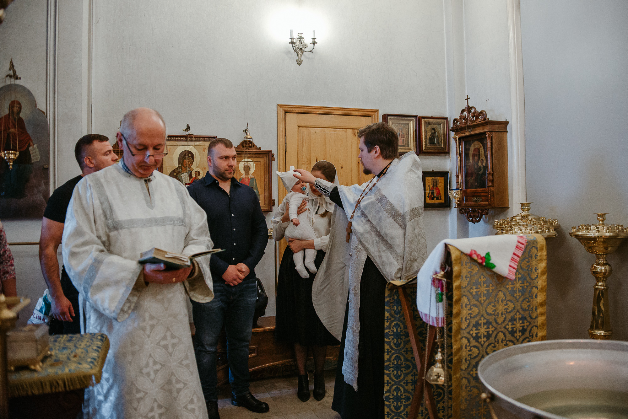 Крещение в Храме Преподобного Сергия Радонежского в Бусинове. Семейный фотограф в г.Москве Катя Норм