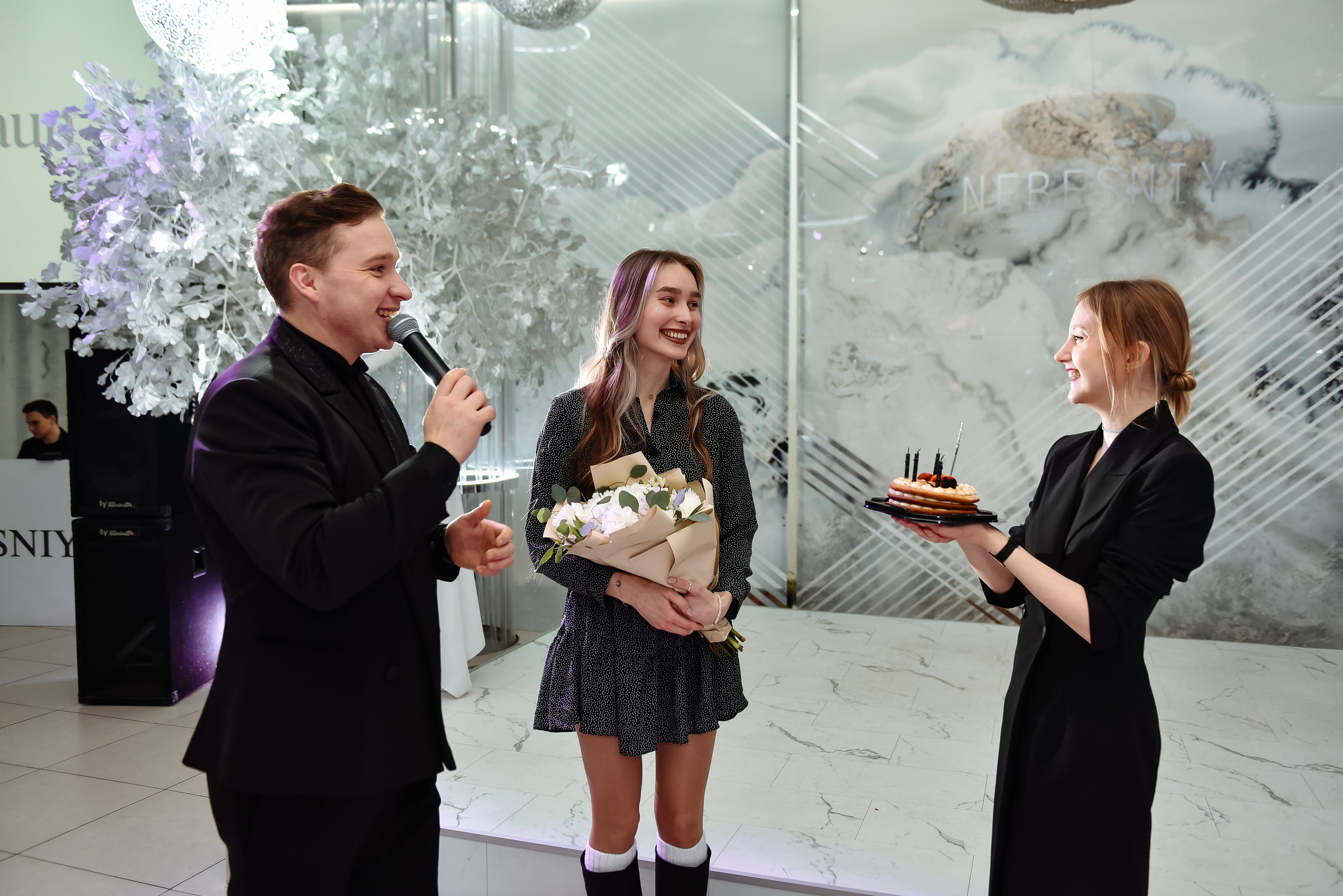 Новогодний корпоратив в ресторане Nebesa. Анастасия Петрович фотограф, фотокорреспондент в Москве и Санкт-Петербурге. Фотосъёмка репортажа, мероприятия, корпоративная съёмка, контент