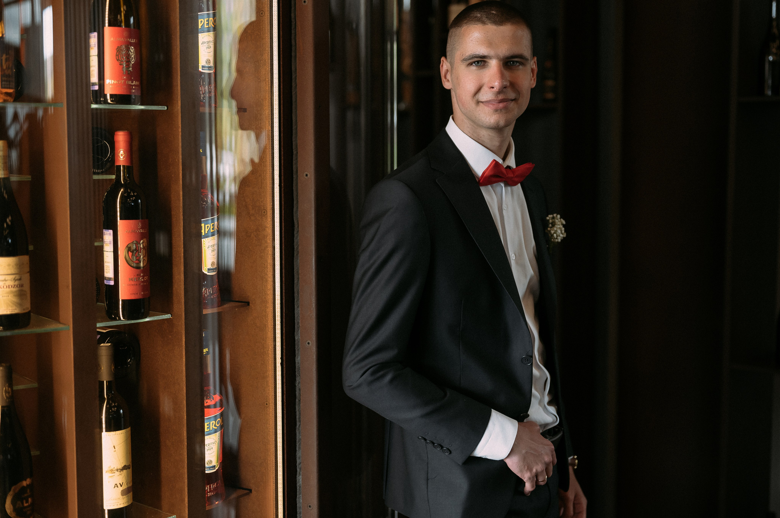 Свадебное утро и прогулка красивой яркой пары. Свадебный и семейный фотограф в Симферополе Дарья Маркова