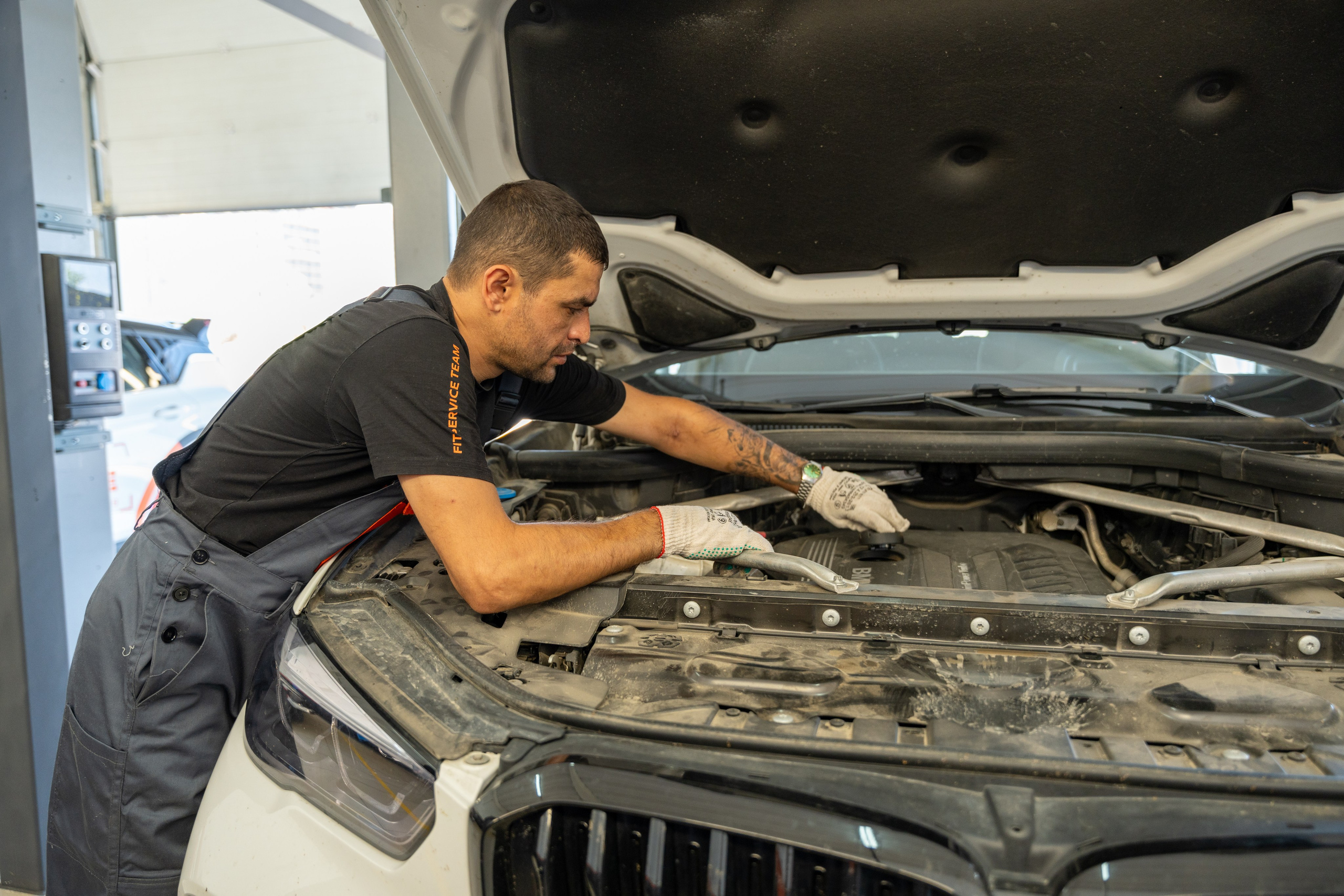 Интерьерная фотосъемка автосервиса Fit Service в Краснодаре — сеть СТО Профессиональная фотосъемка интерьера техцентра в Краснодаре. Шедевры для Вас! Фотограф и Видеограф в Краснодаре Пахиев Руслан