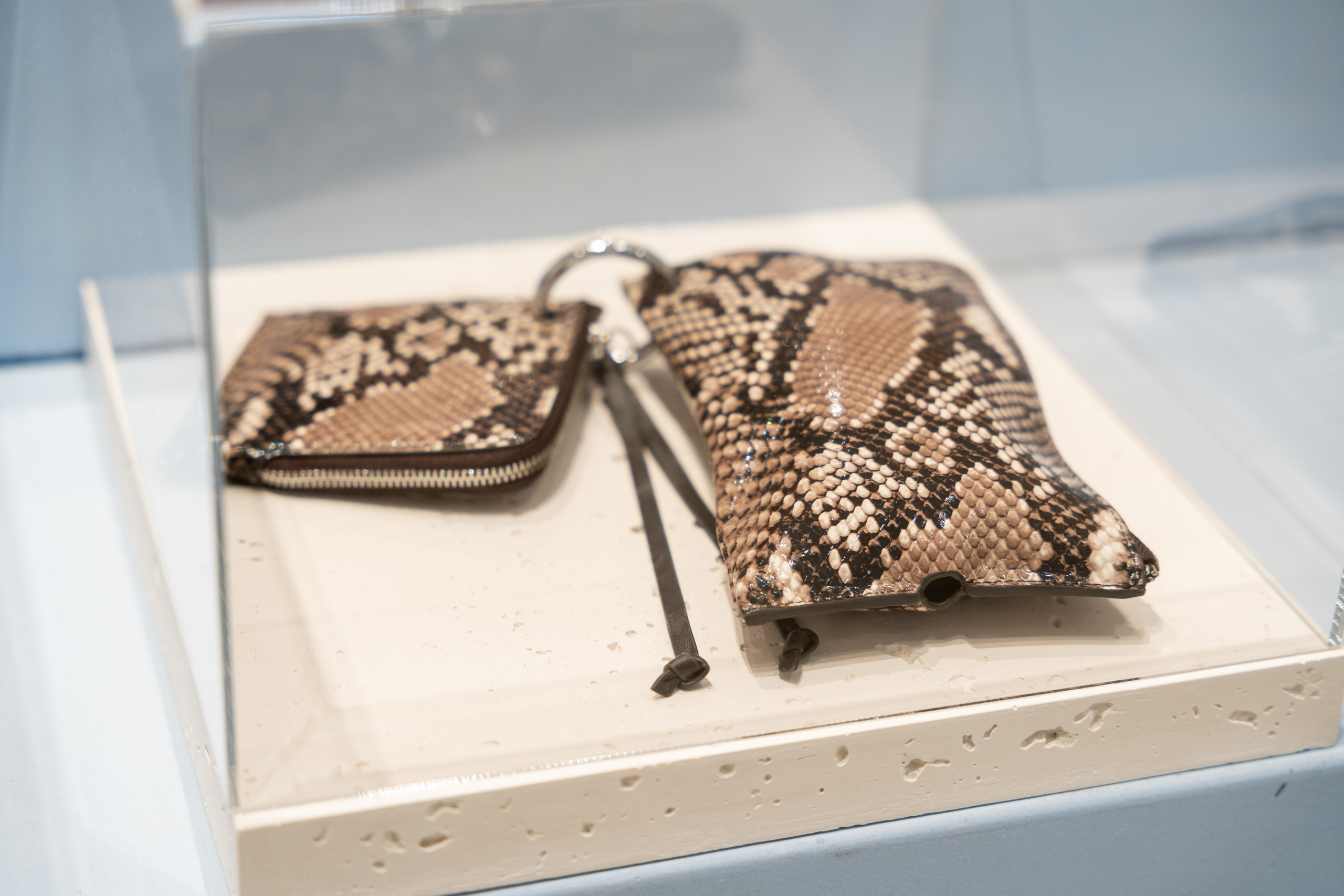 Интерьерная фотосъемка магазина Ekonika в Краснодаре — обувной бренд Профессиональная фотосъемка Ekonika — фирменный магазин в Краснодаре. Шедевры для Вас! Фотограф и Видеограф в Краснодаре Пахиев Руслан