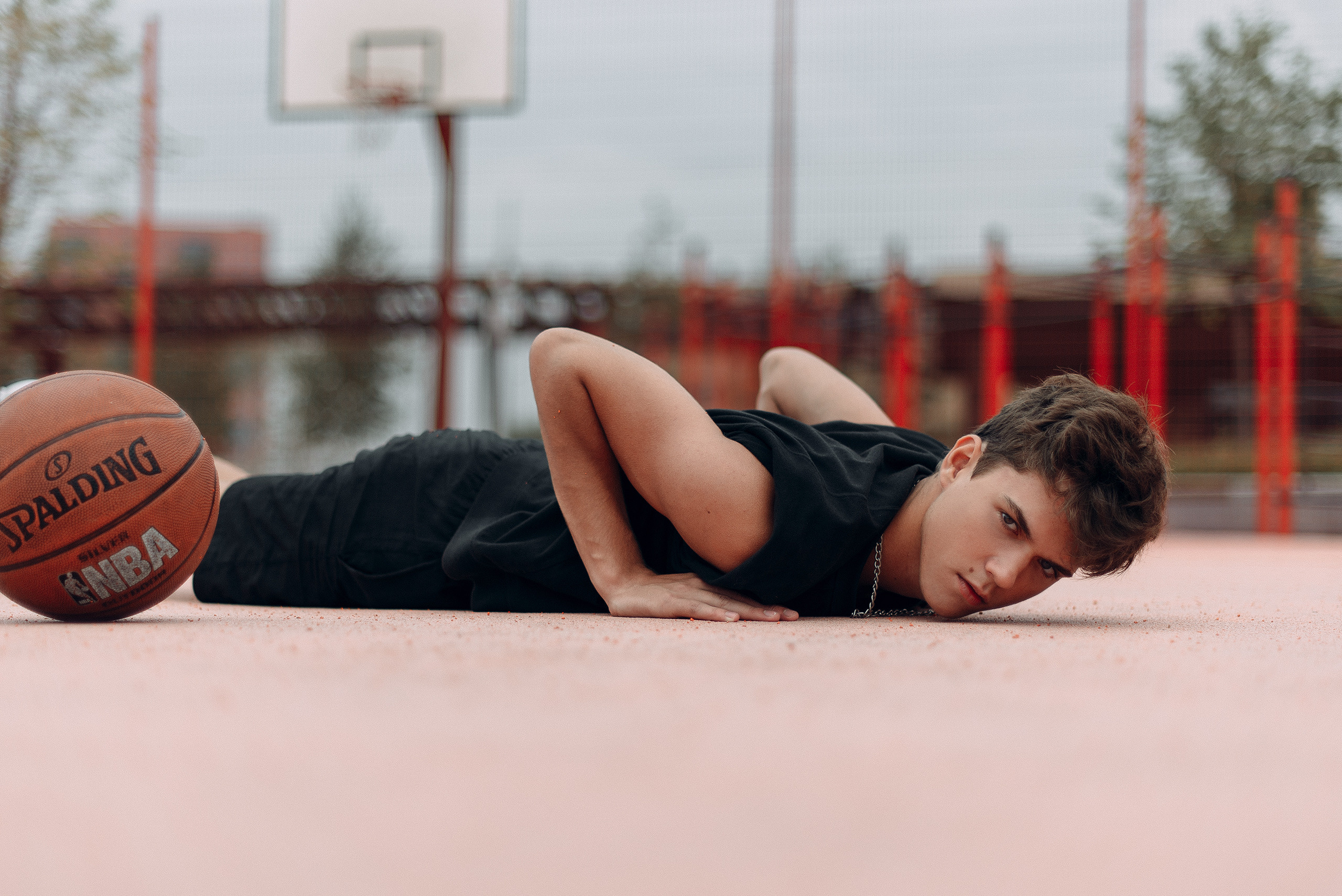 Фотосессия на баскетбольной площадке. Свадебный и индивидуальный фотограф Никита Роут | Москва