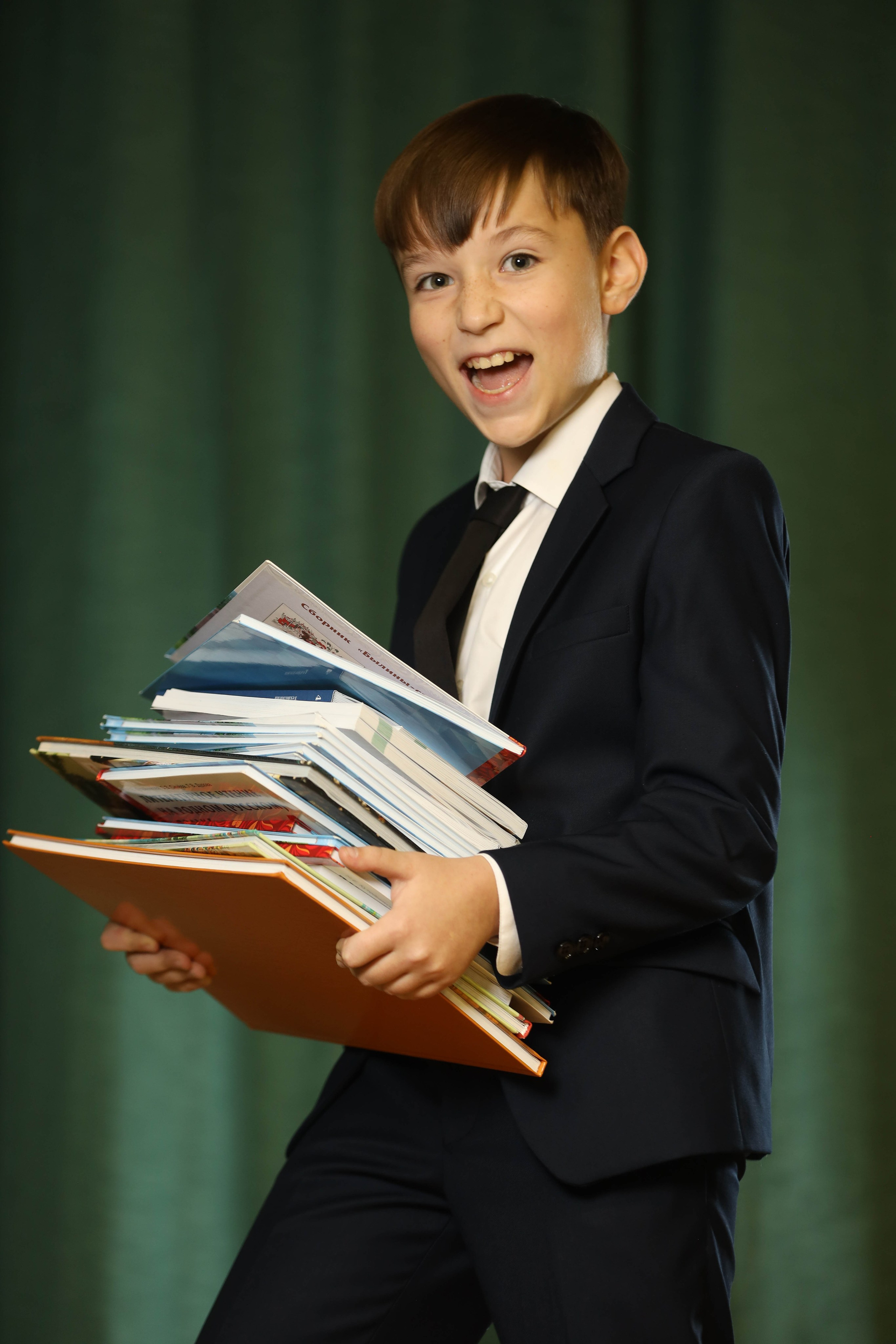 Школьный альбом 4-й класс. Фотограф Антон Чупринин