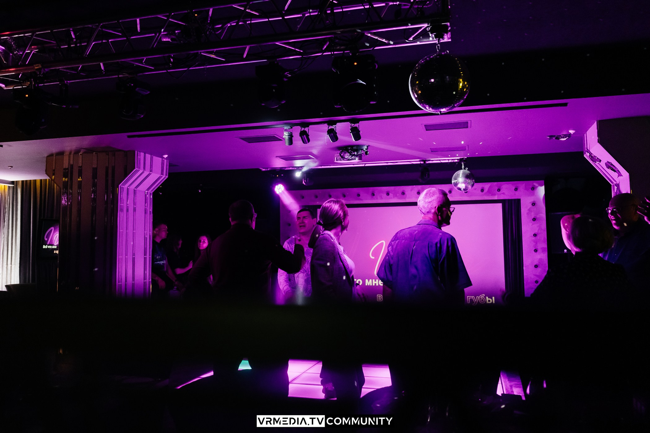 Караоке-бар «Volna»: Музыкальный трамплин в лето