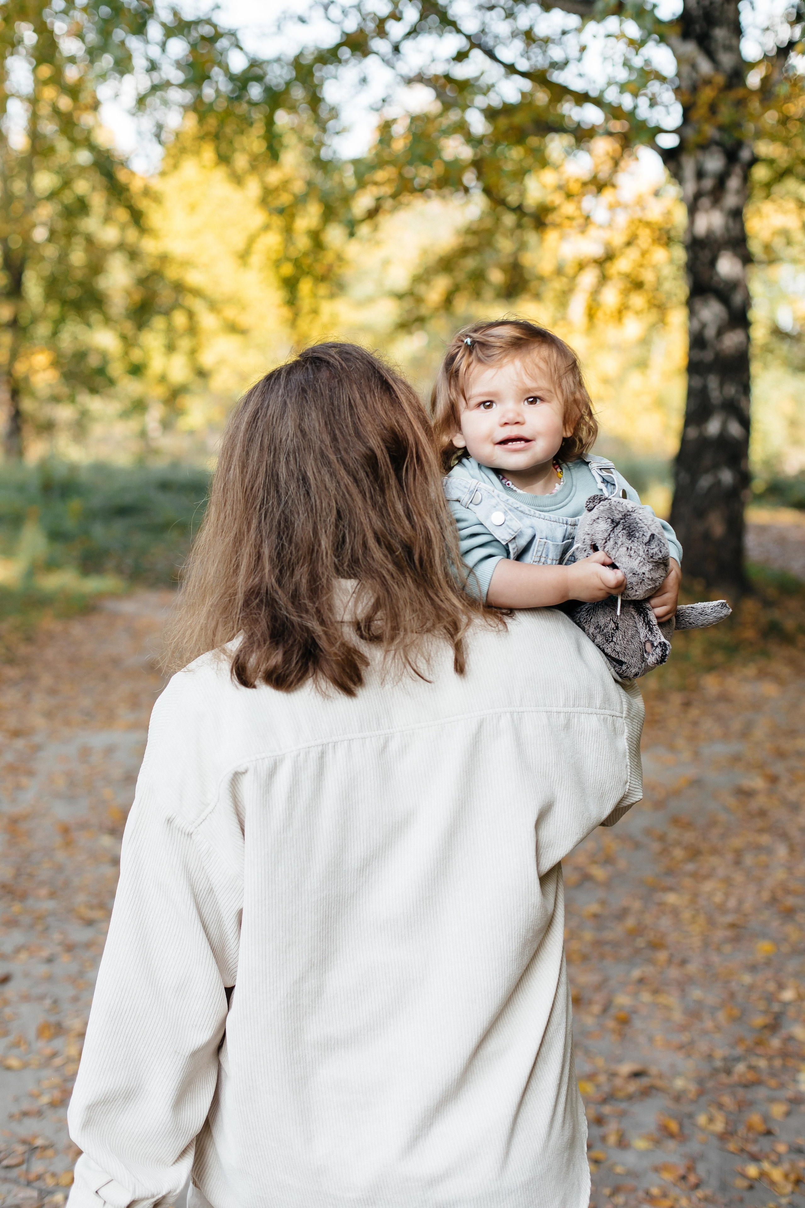 Выманивает из квартир природа нас на выходные. Осенний лес — особый мир. Ведут тропинки потайные…. Душевный фотограф Ваших самых ярких событий Марина Погребняк