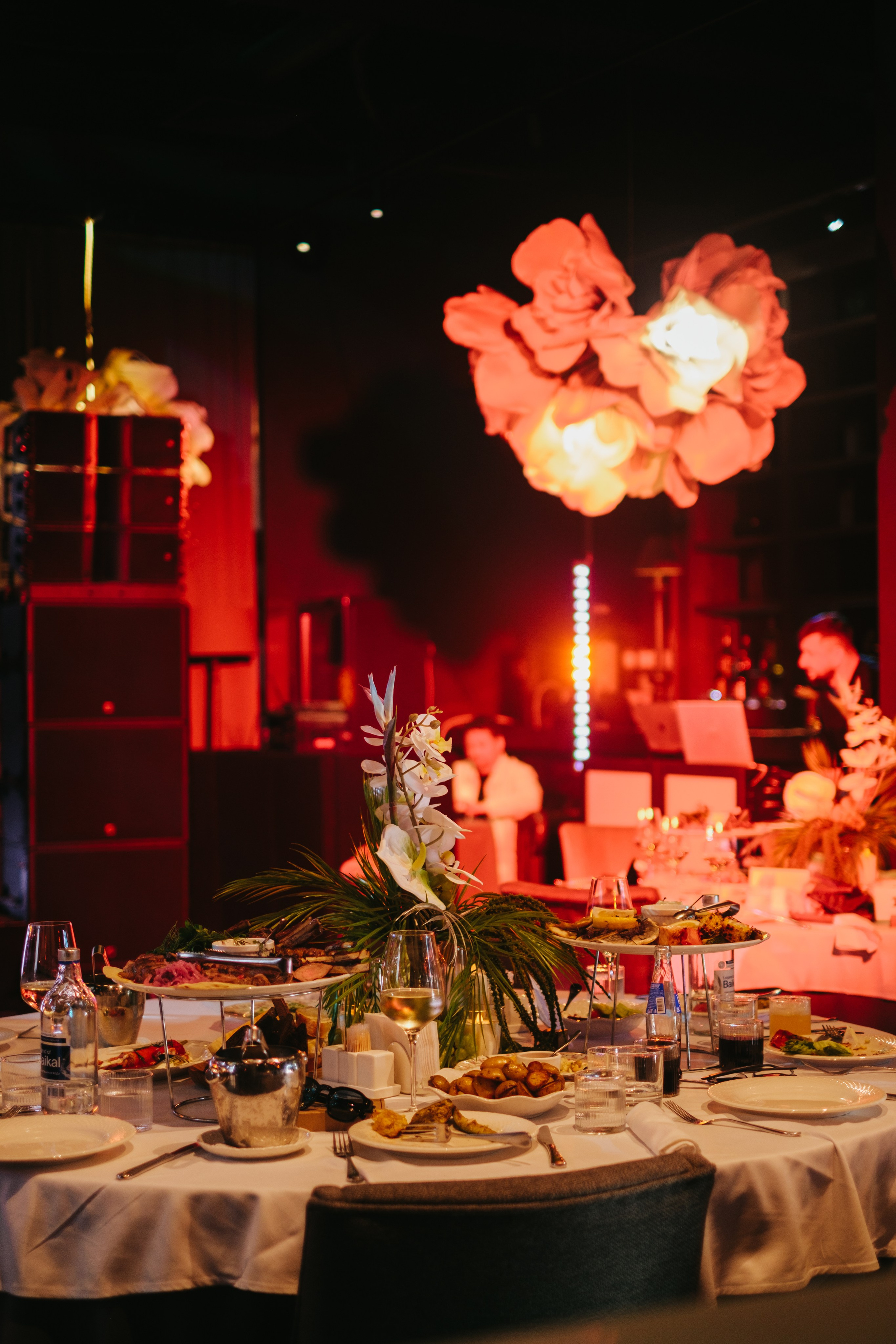 Корпоратив в Сириусу (Адлер) 10 лет компании. Свадебный фотограф Денис Ожигин в Краснодаре и крае. Эмоциональная и стильная съемка вашего дня