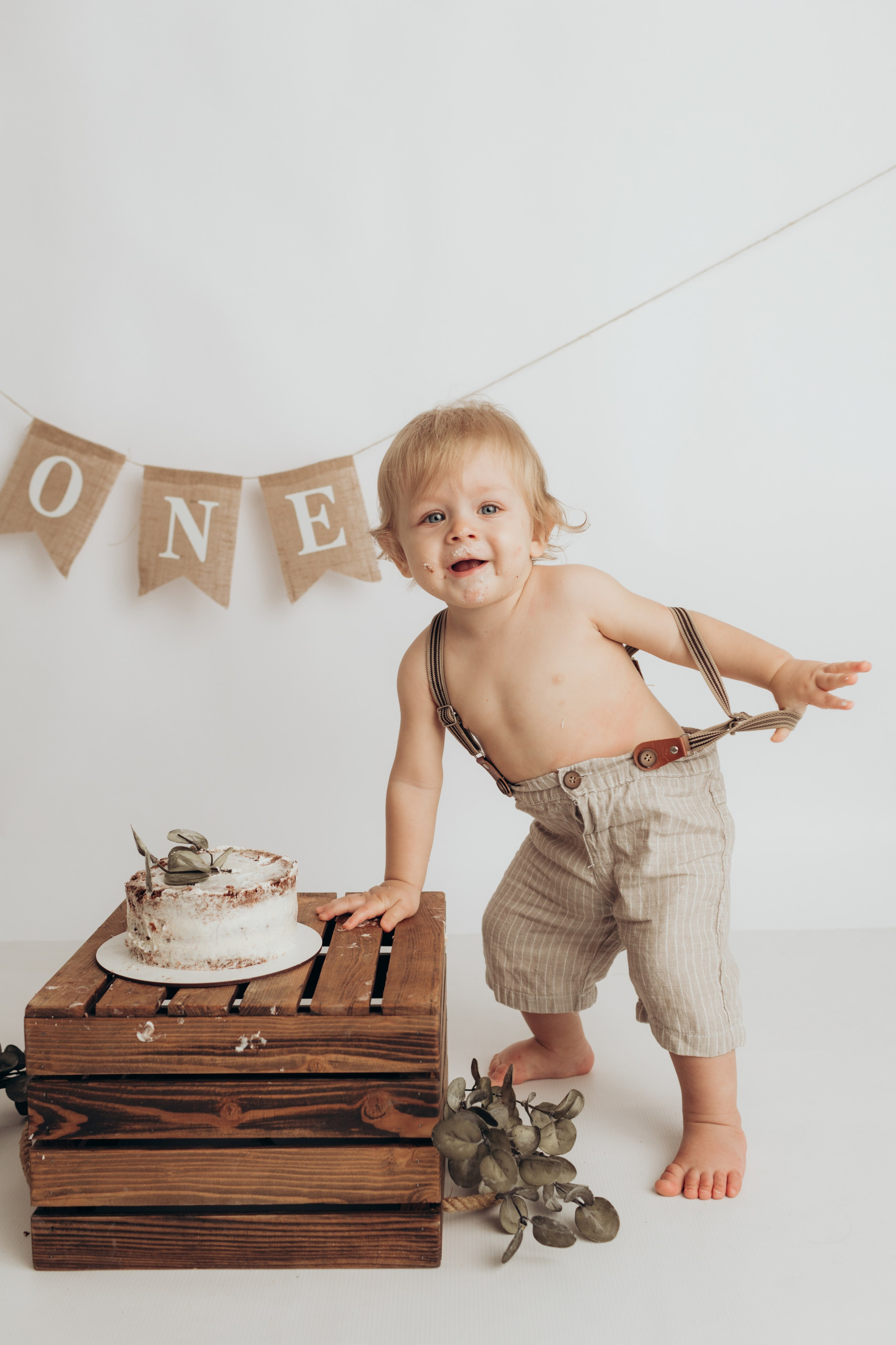 Фотосессия Первый Годик в Твери. Фотостудия для новорожденных и малышей в Твери — На ручки