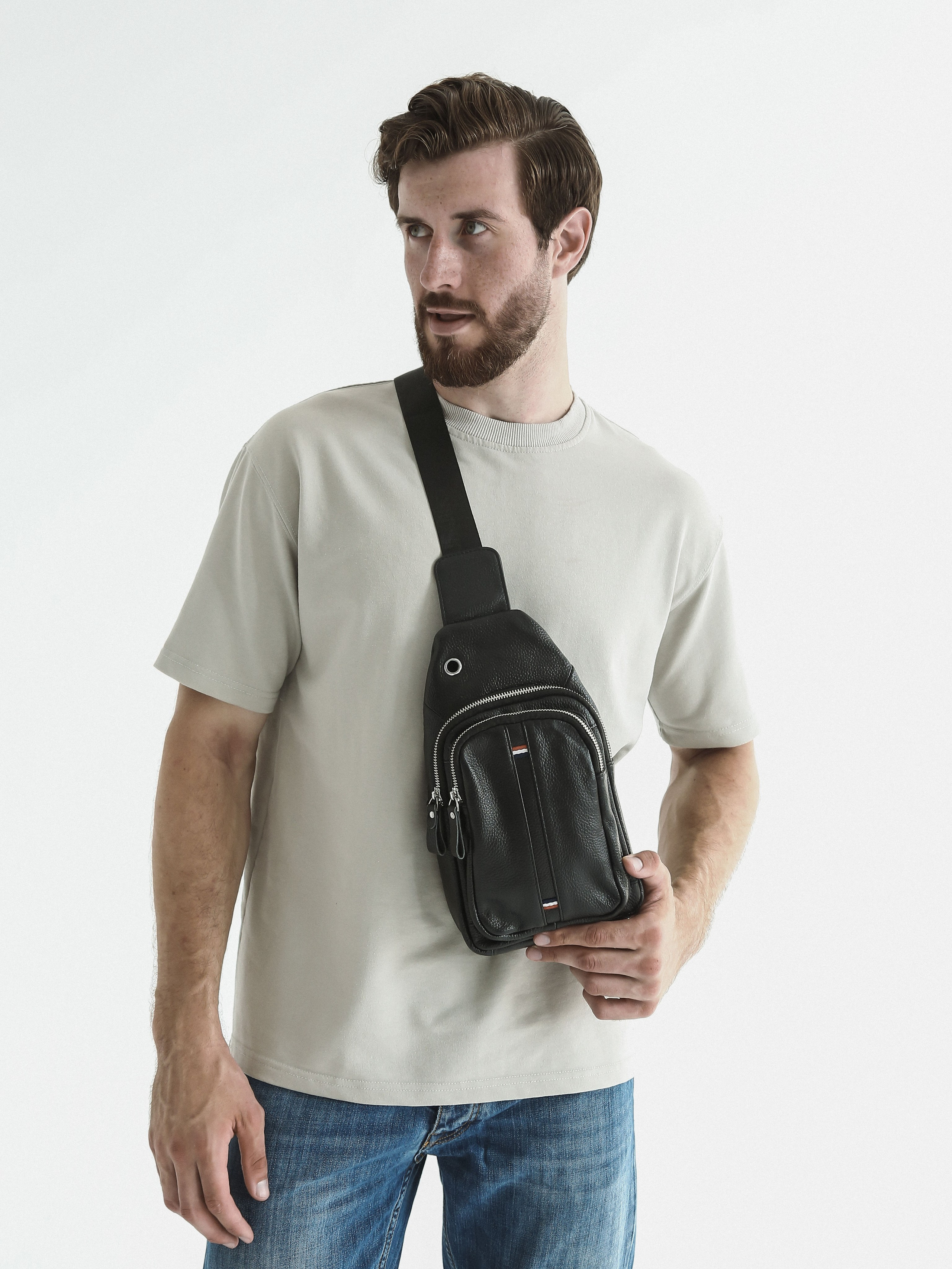 Коммерческая фотосессия мужских сумок для маркетплейсов и социальных сетей. Fashion фотограф в Санкт-Петербурге Савинова Ирина