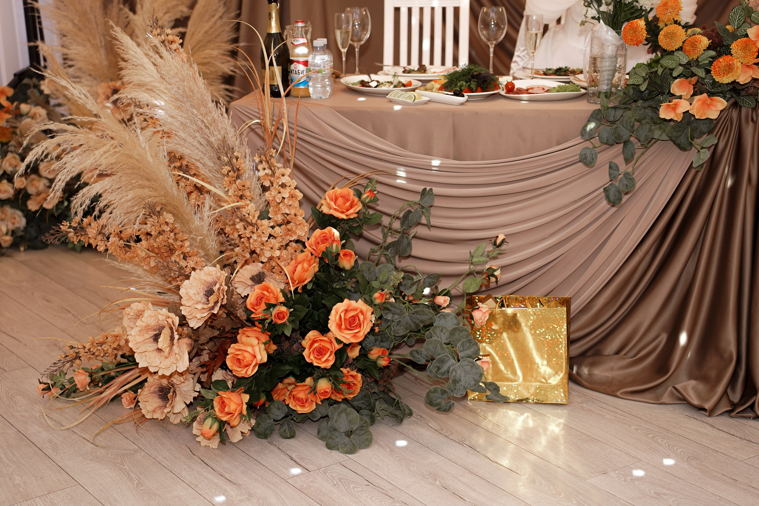 Свадебный банкет в беседке. Свадебный фотограф в Ростове-на-Дону. Таинство Крещения и Венчания, семейные фотосессии. Алёна Чёботова