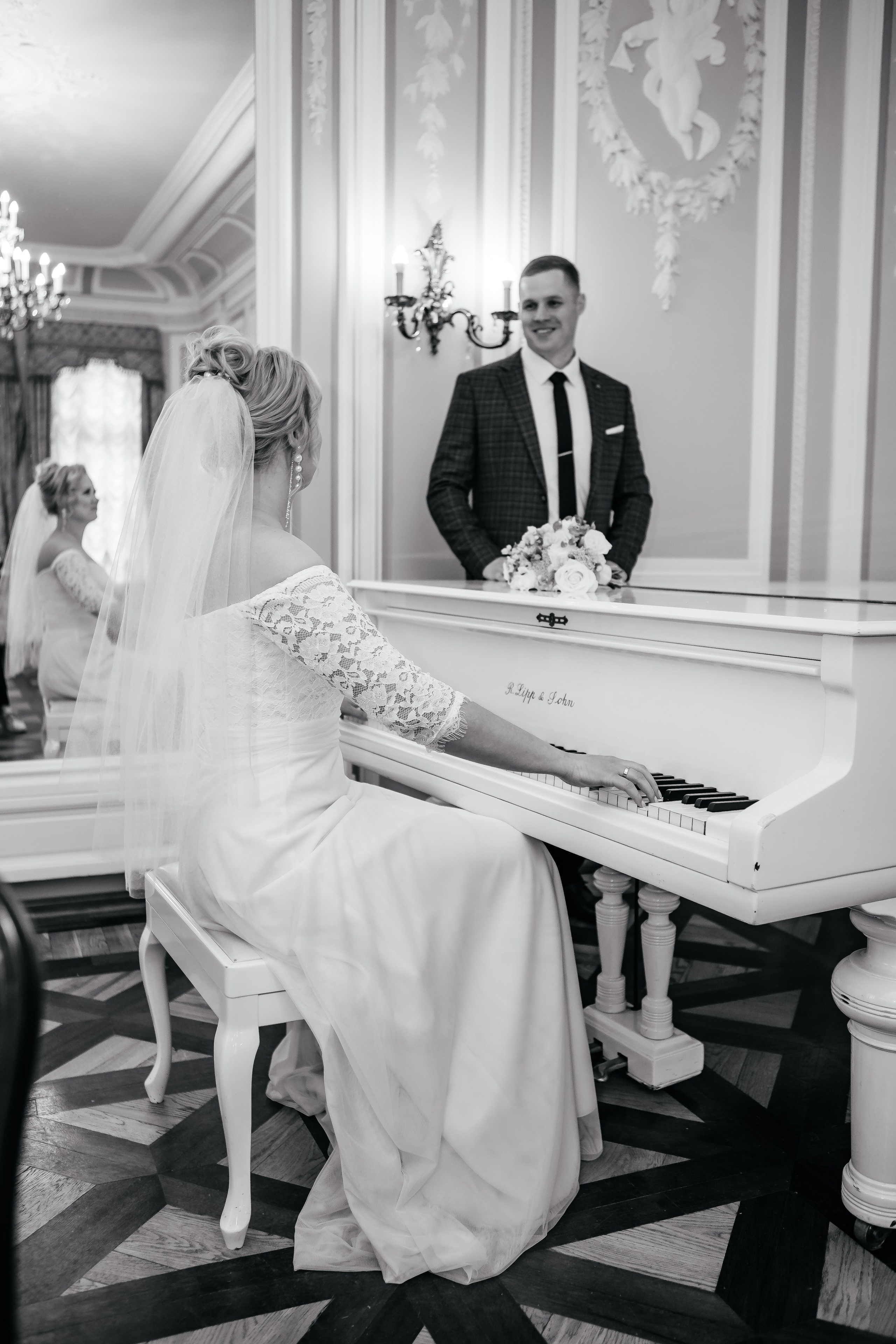 Свадебная фотосессия в библиотеки им. Боголюбова. Свадебный фотограф в Москве