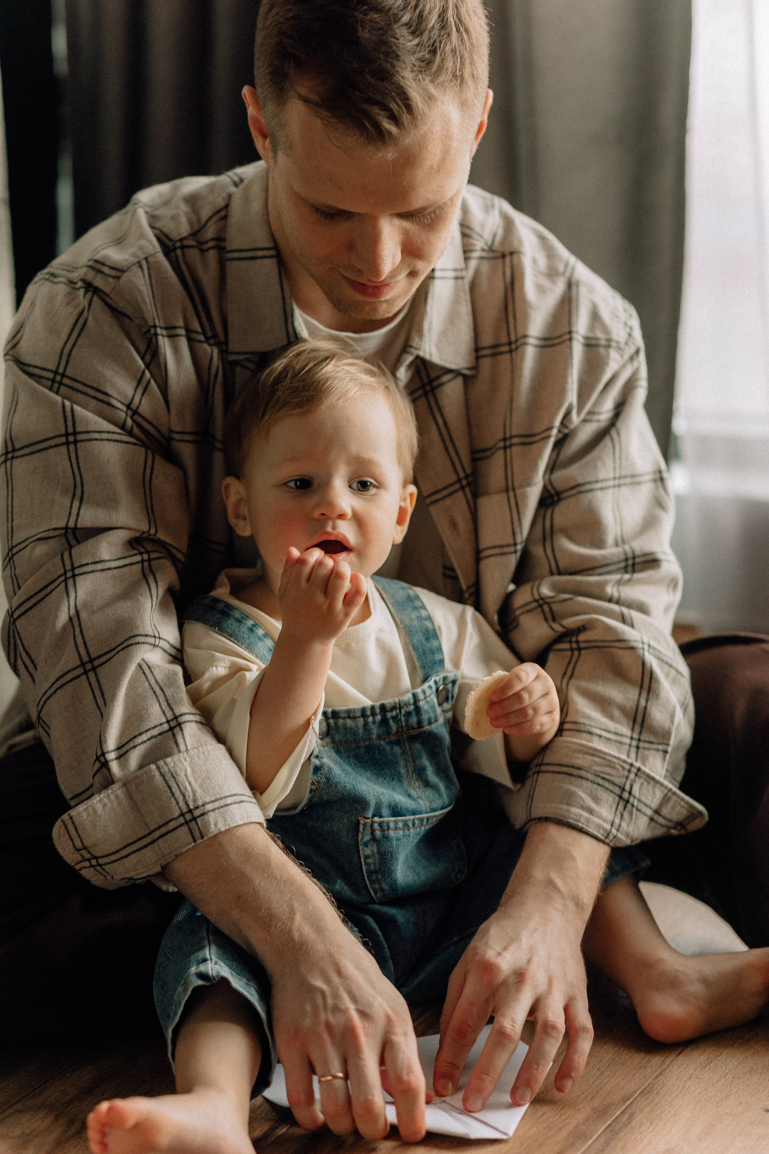 Звонко смеялись